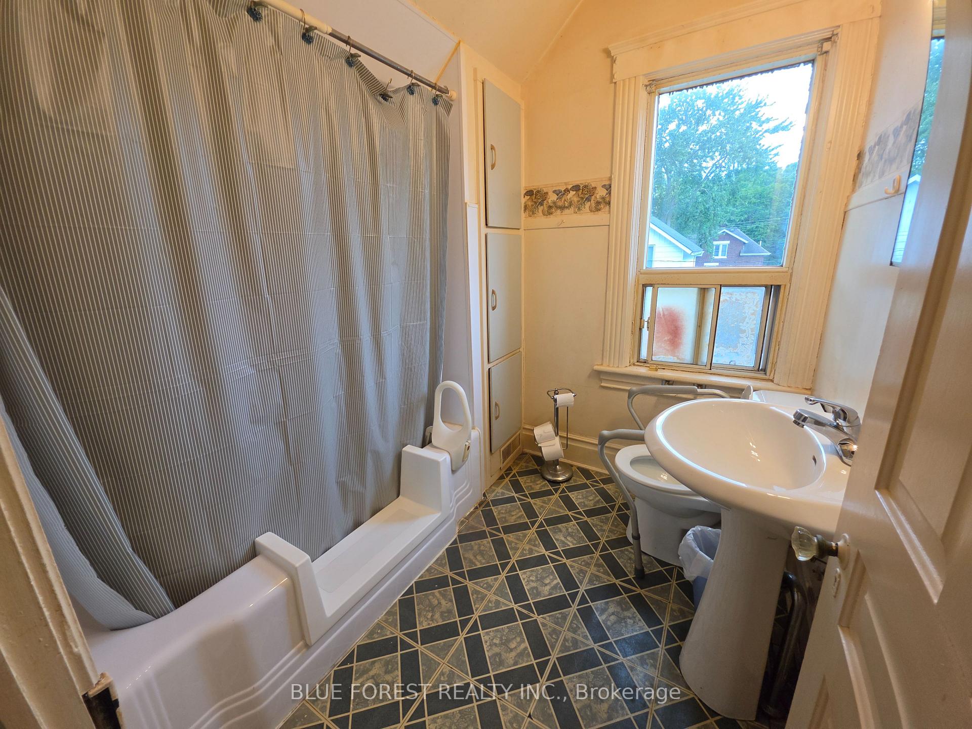 Photo 25 of 248 Ridout Street, West Elgin, Rodney — HOMEH