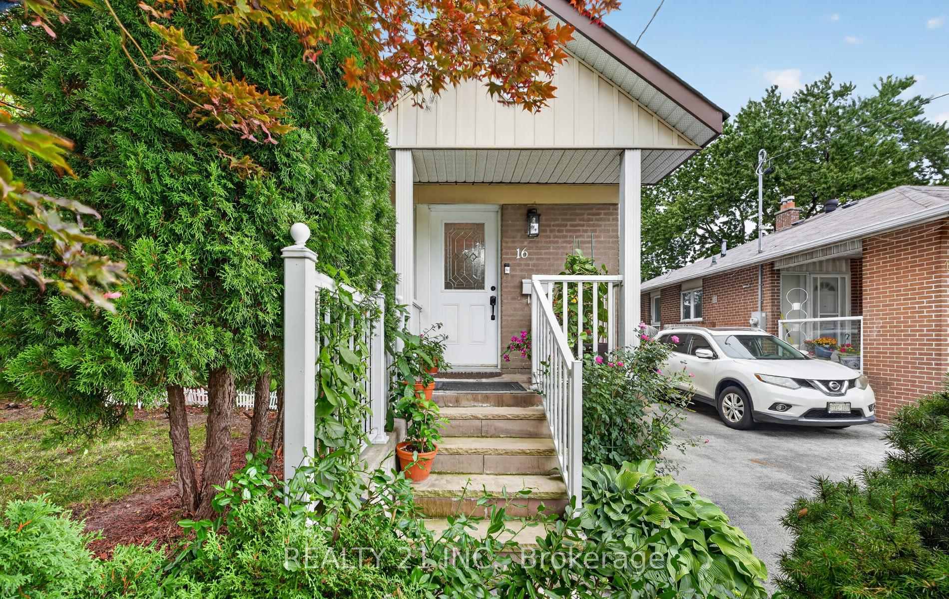 Photo 1 of 16 Baltray Crescent, North York, Parkwoods-Donalda — HOMEH
