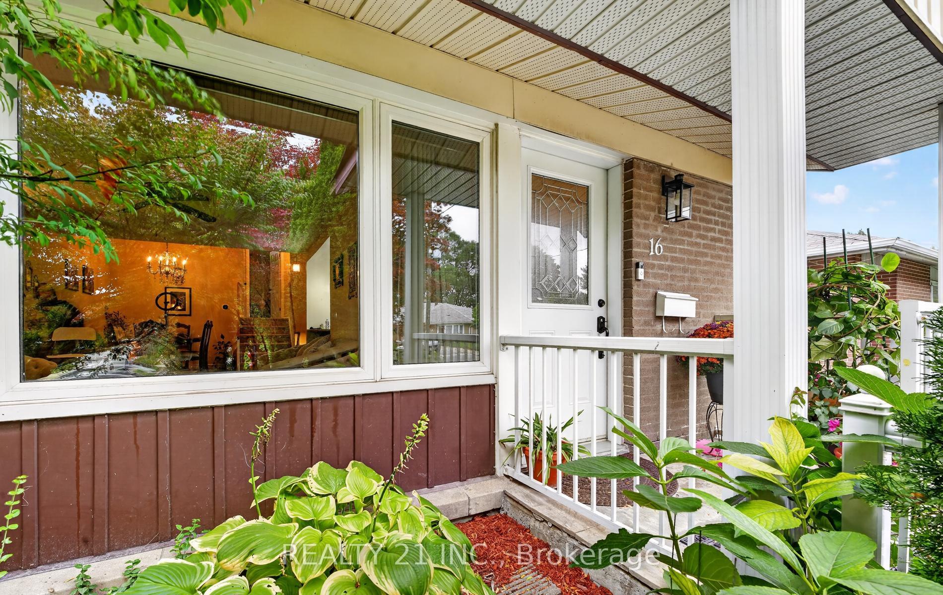 Photo 4 of 16 Baltray Crescent, North York, Parkwoods-Donalda — HOMEH