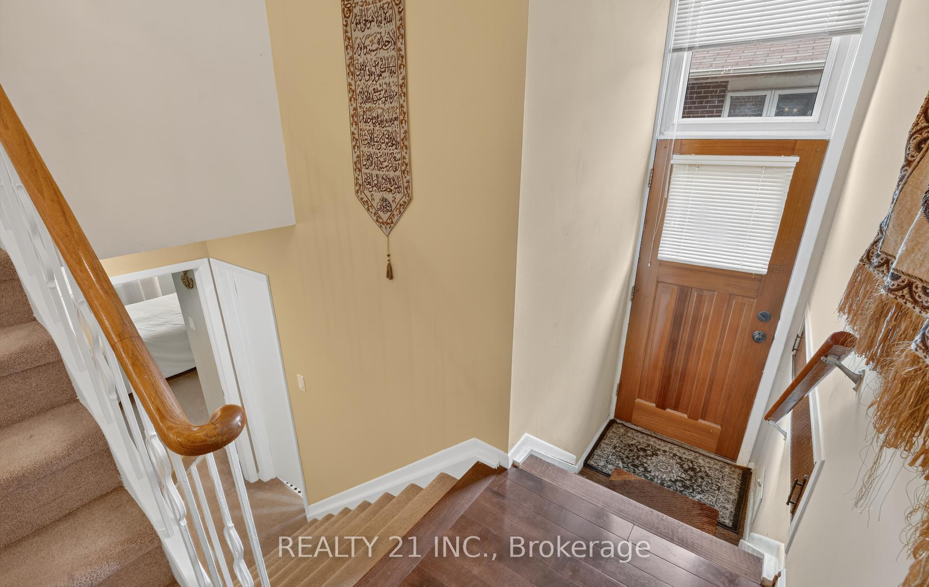 Photo 12 of 16 Baltray Crescent, North York, Parkwoods-Donalda — HOMEH