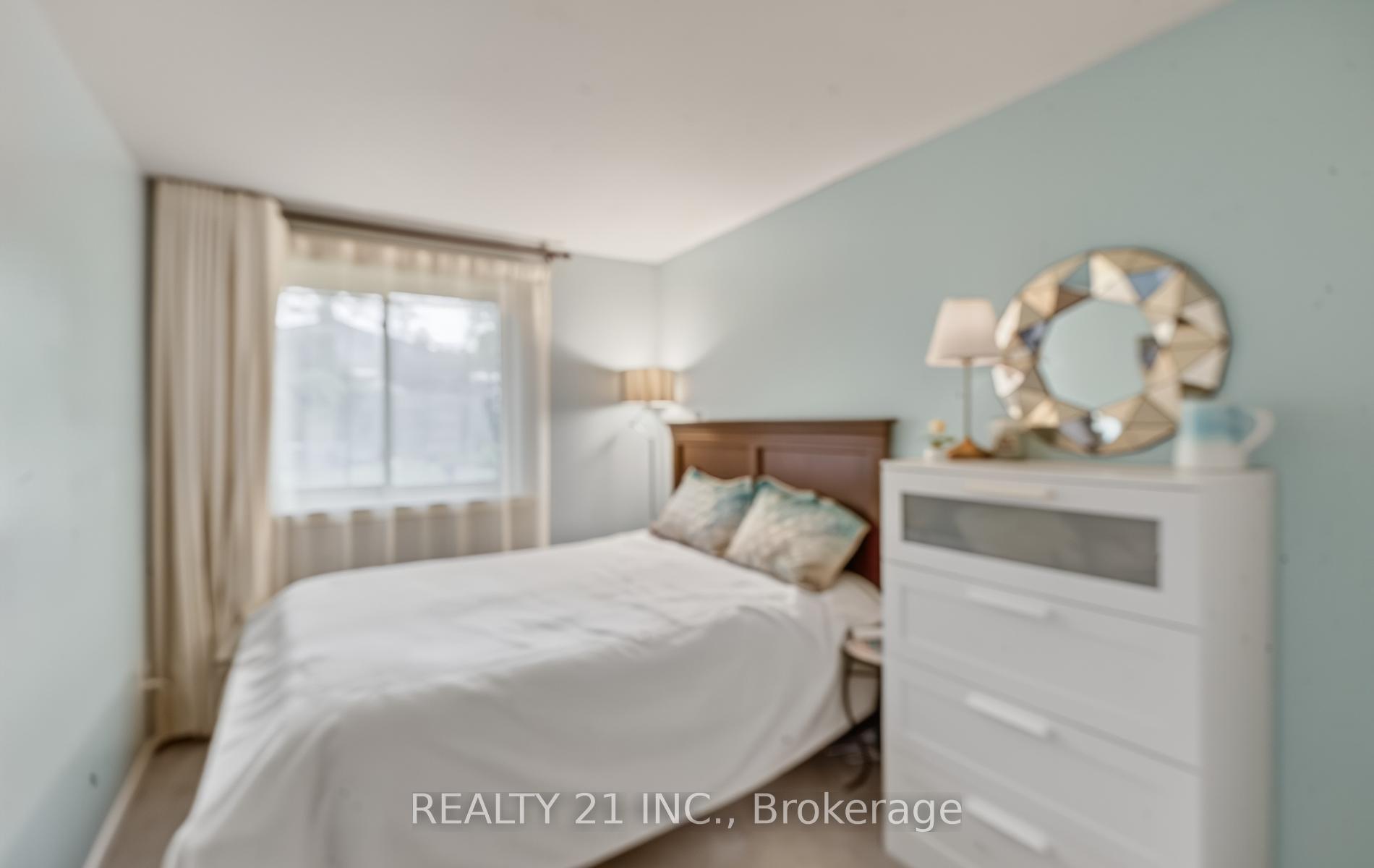Photo 14 of 16 Baltray Crescent, North York, Parkwoods-Donalda — HOMEH