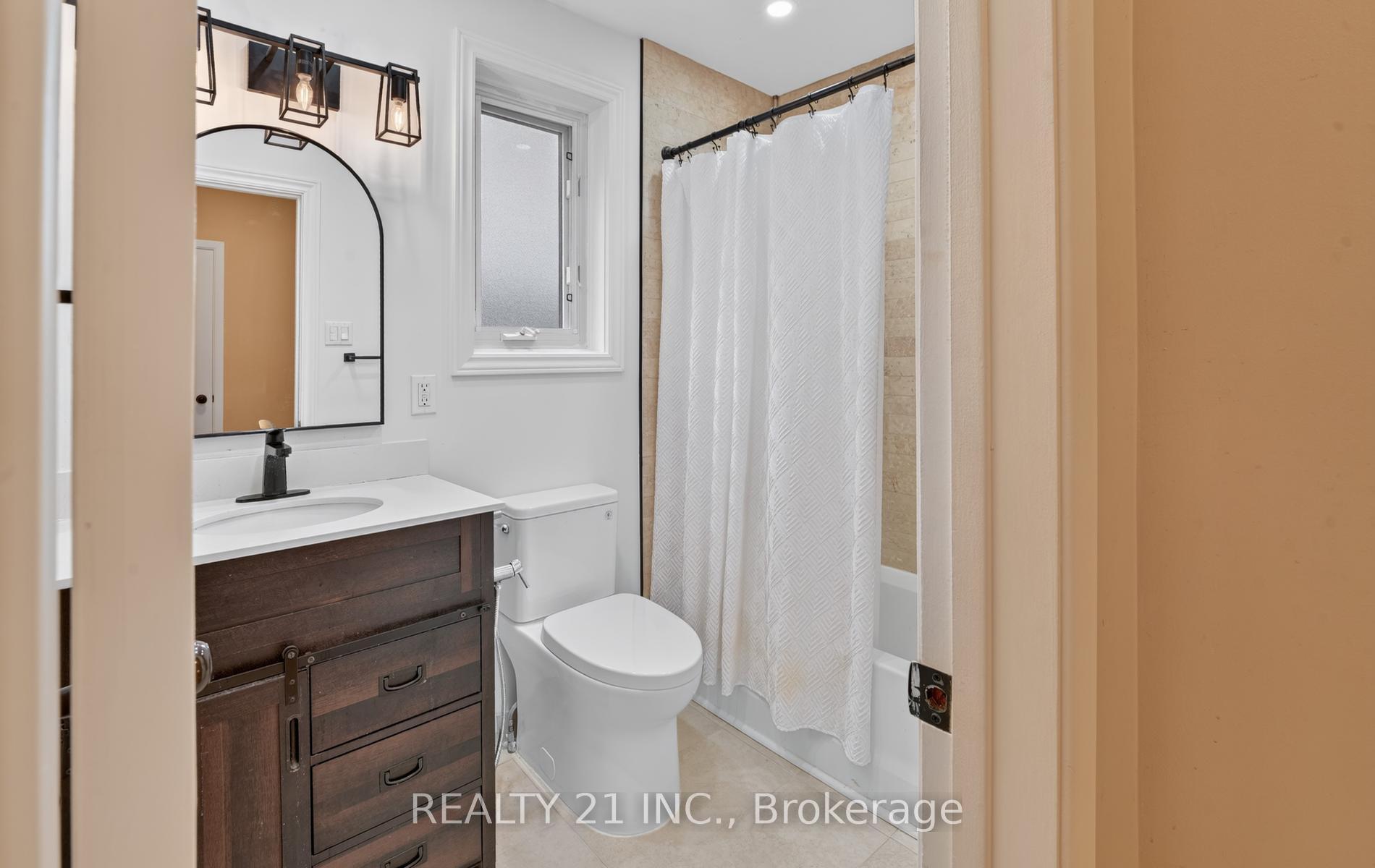Photo 18 of 16 Baltray Crescent, North York, Parkwoods-Donalda — HOMEH