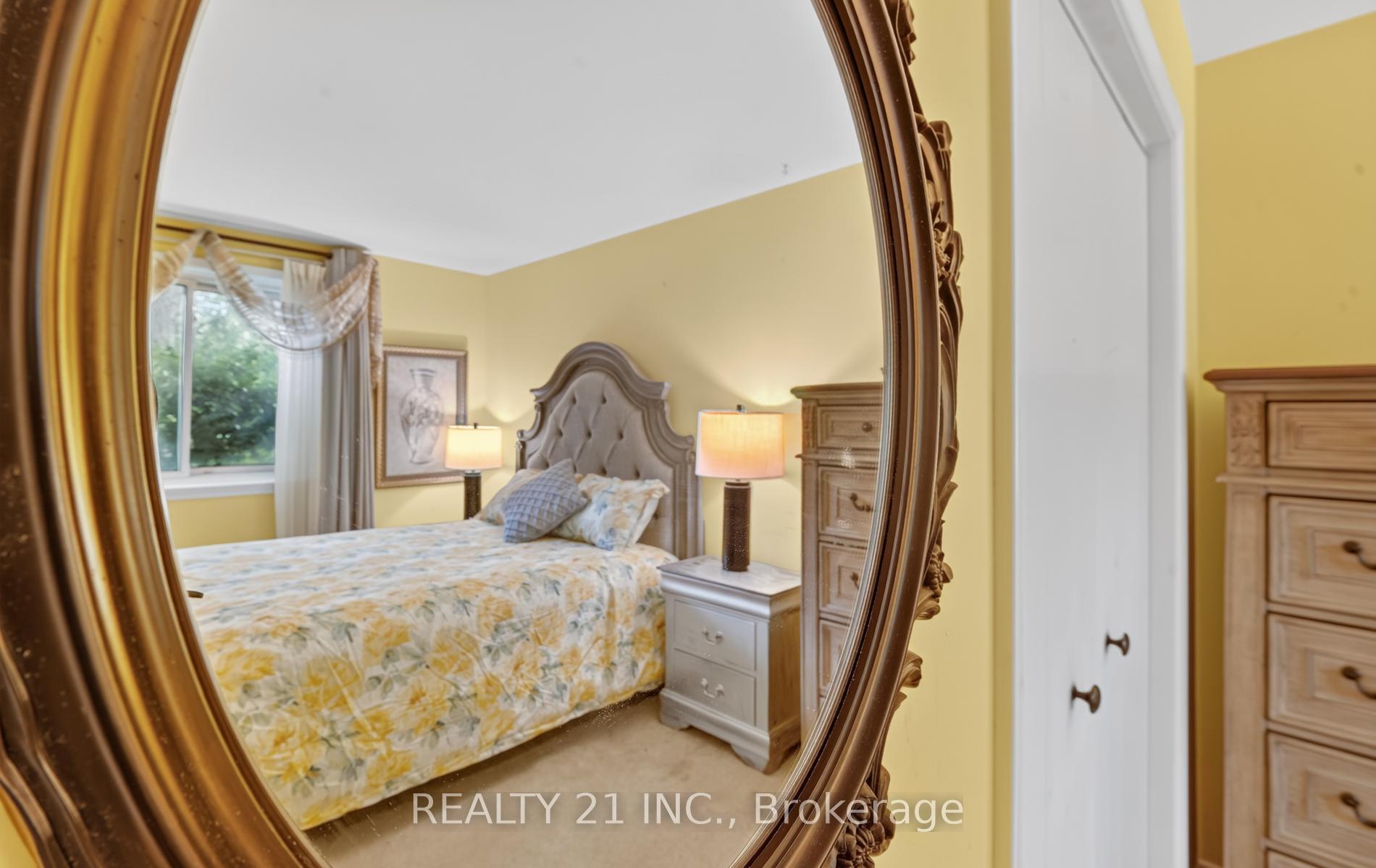 Photo 24 of 16 Baltray Crescent, North York, Parkwoods-Donalda — HOMEH