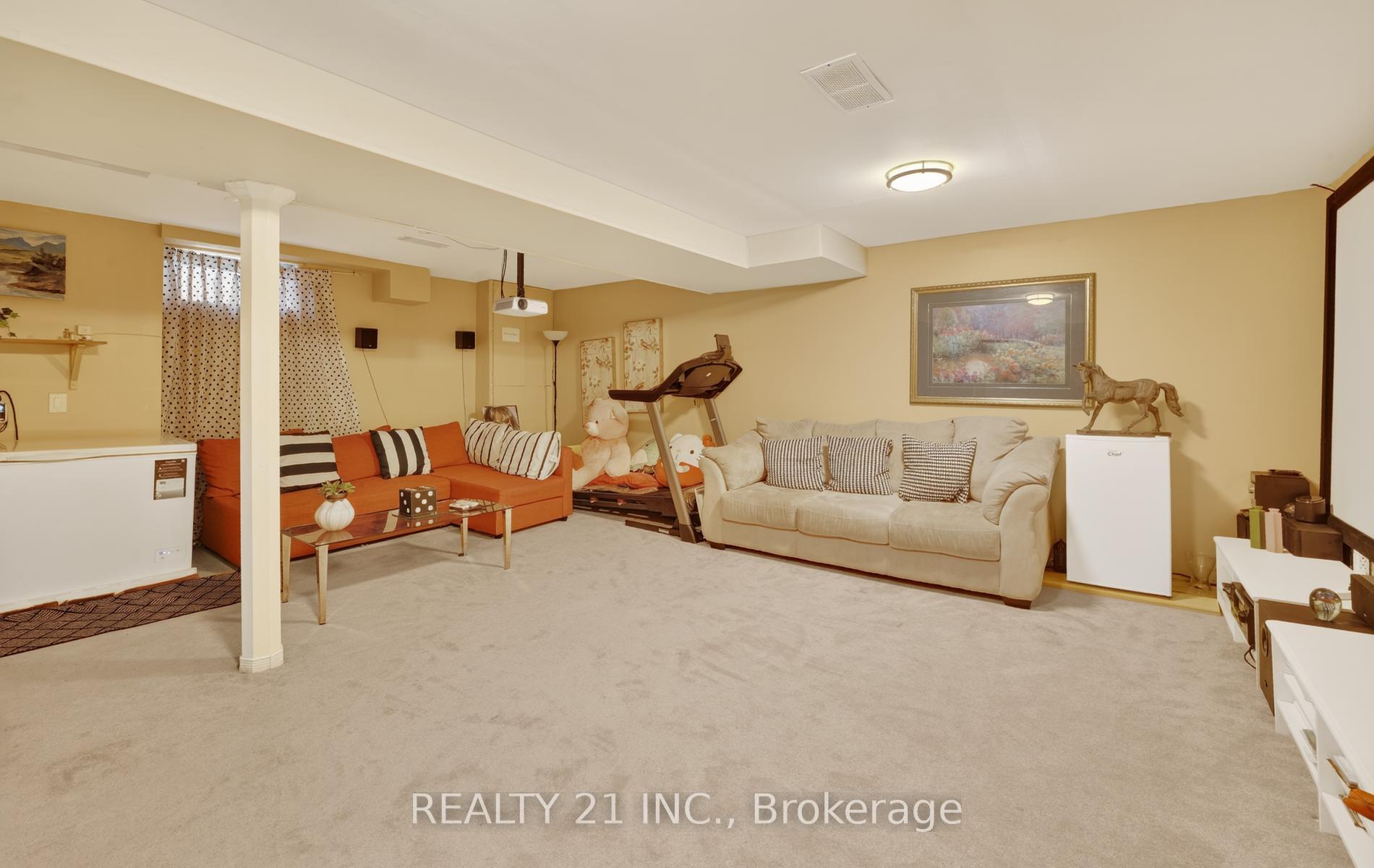 Photo 26 of 16 Baltray Crescent, North York, Parkwoods-Donalda — HOMEH