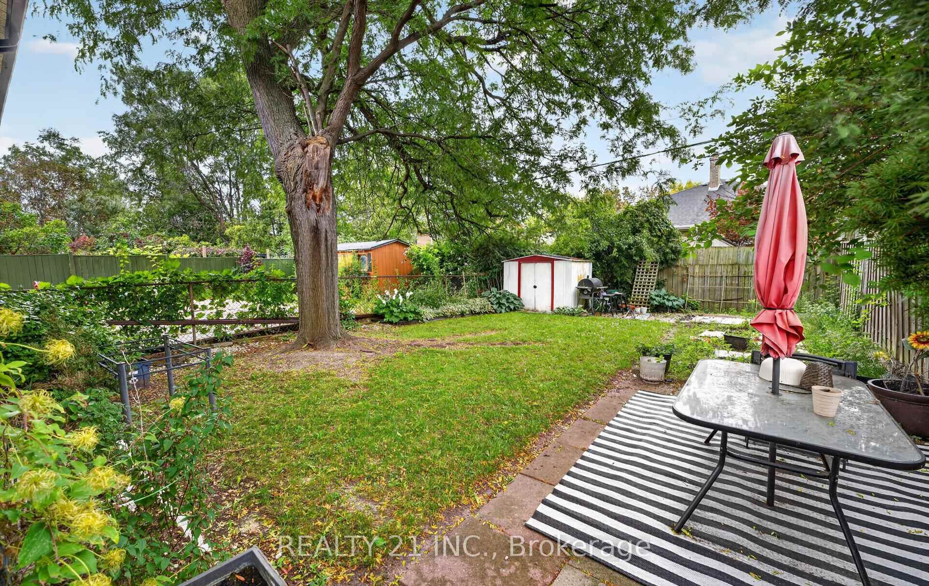 Photo 46 of 16 Baltray Crescent, North York, Parkwoods-Donalda — HOMEH