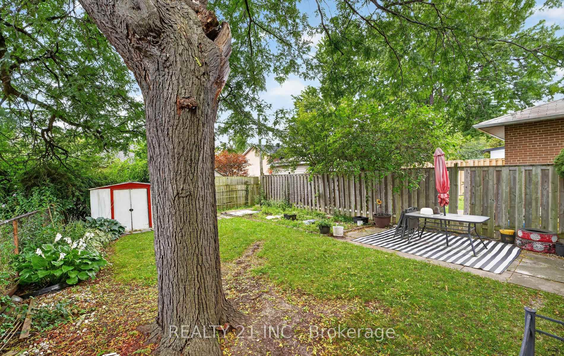 Photo 50 of 16 Baltray Crescent, North York, Parkwoods-Donalda — HOMEH