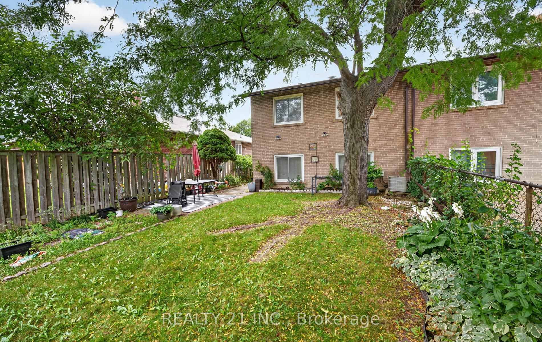 Photo 52 of 16 Baltray Crescent, North York, Parkwoods-Donalda — HOMEH