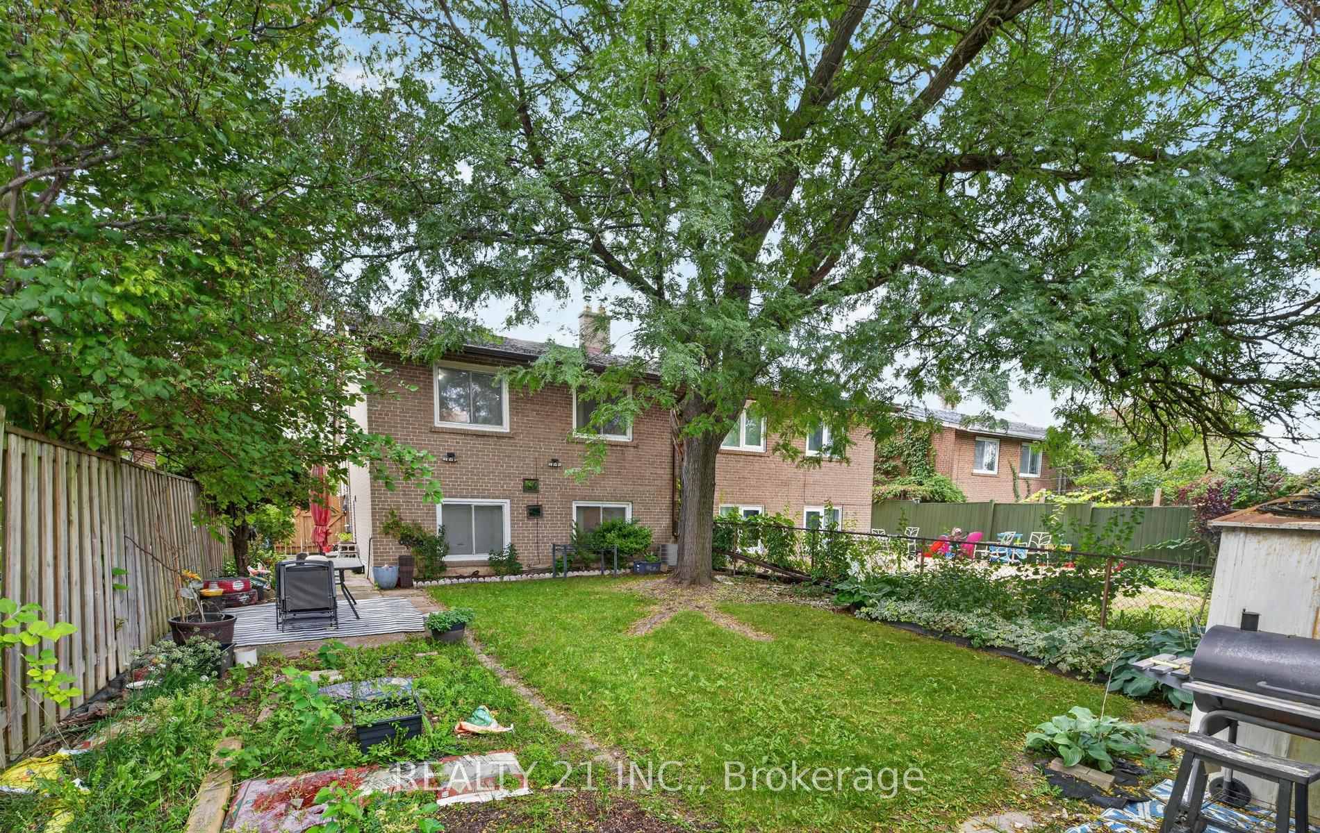 Photo 56 of 16 Baltray Crescent, North York, Parkwoods-Donalda — HOMEH