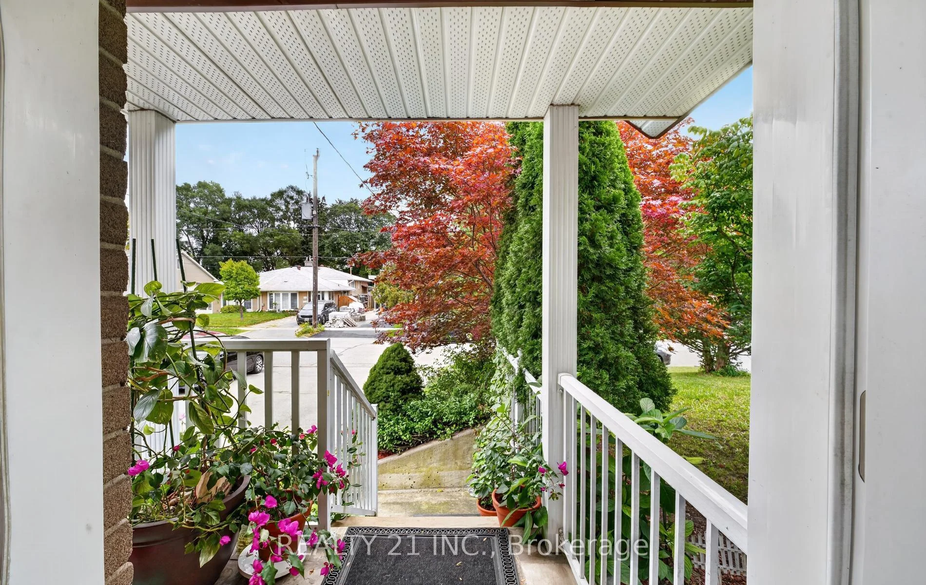 Photo 7 of 16 Baltray Crescent, North York, Parkwoods-Donalda — HOMEH