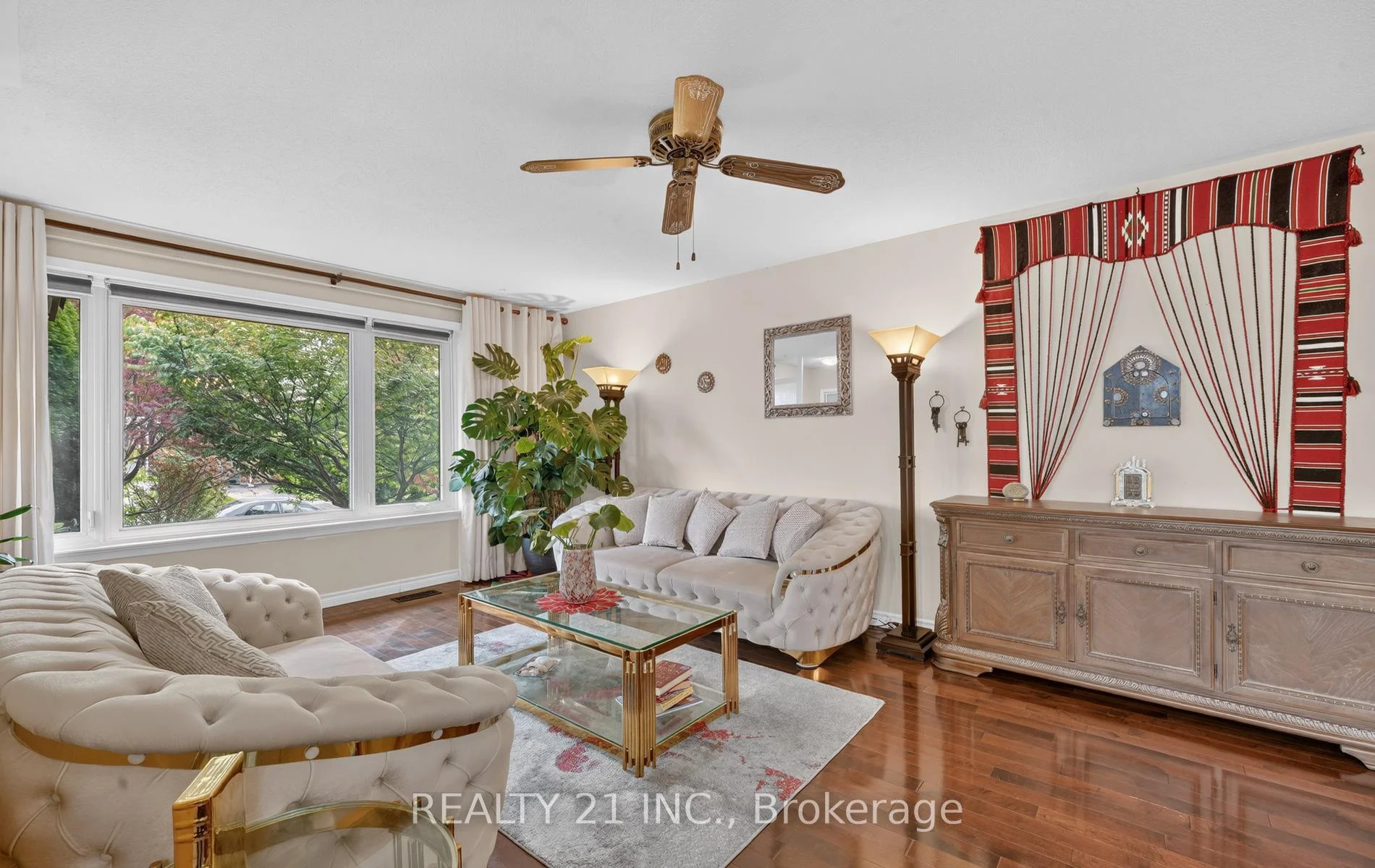 Photo 9 of 16 Baltray Crescent, North York, Parkwoods-Donalda — HOMEH