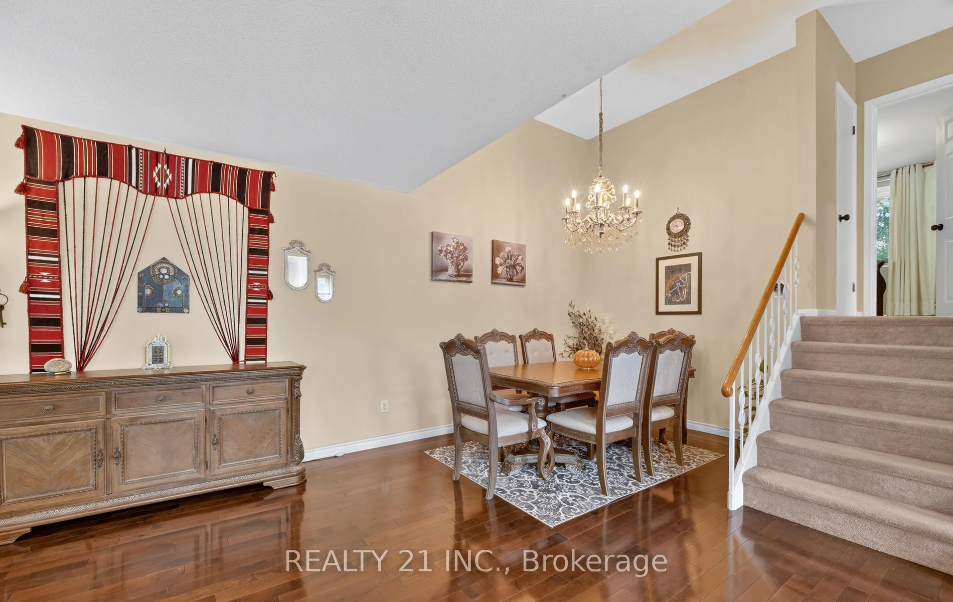 Photo 13 of 16 Baltray Crescent, North York, Parkwoods-Donalda — HOMEH