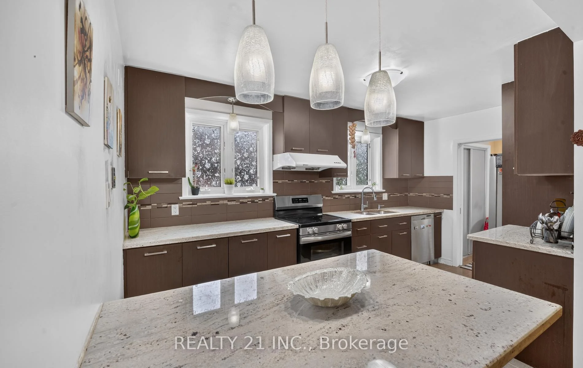 Photo 15 of 16 Baltray Crescent, North York, Parkwoods-Donalda — HOMEH
