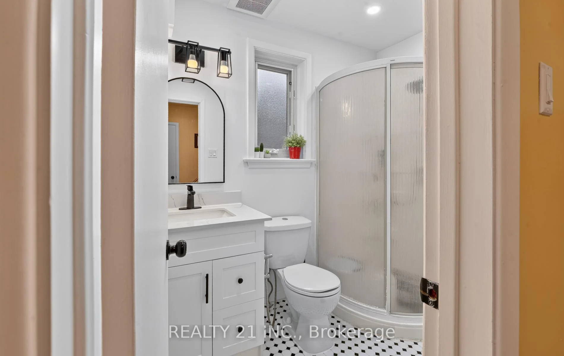 Photo 29 of 16 Baltray Crescent, North York, Parkwoods-Donalda — HOMEH