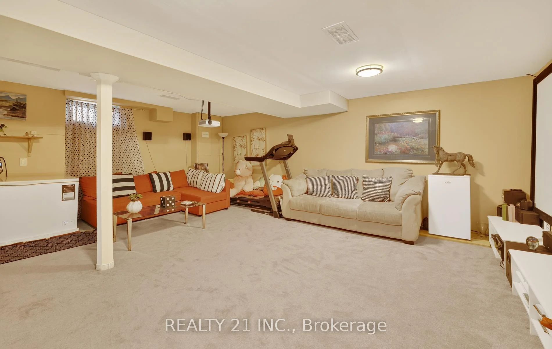 Photo 35 of 16 Baltray Crescent, North York, Parkwoods-Donalda — HOMEH