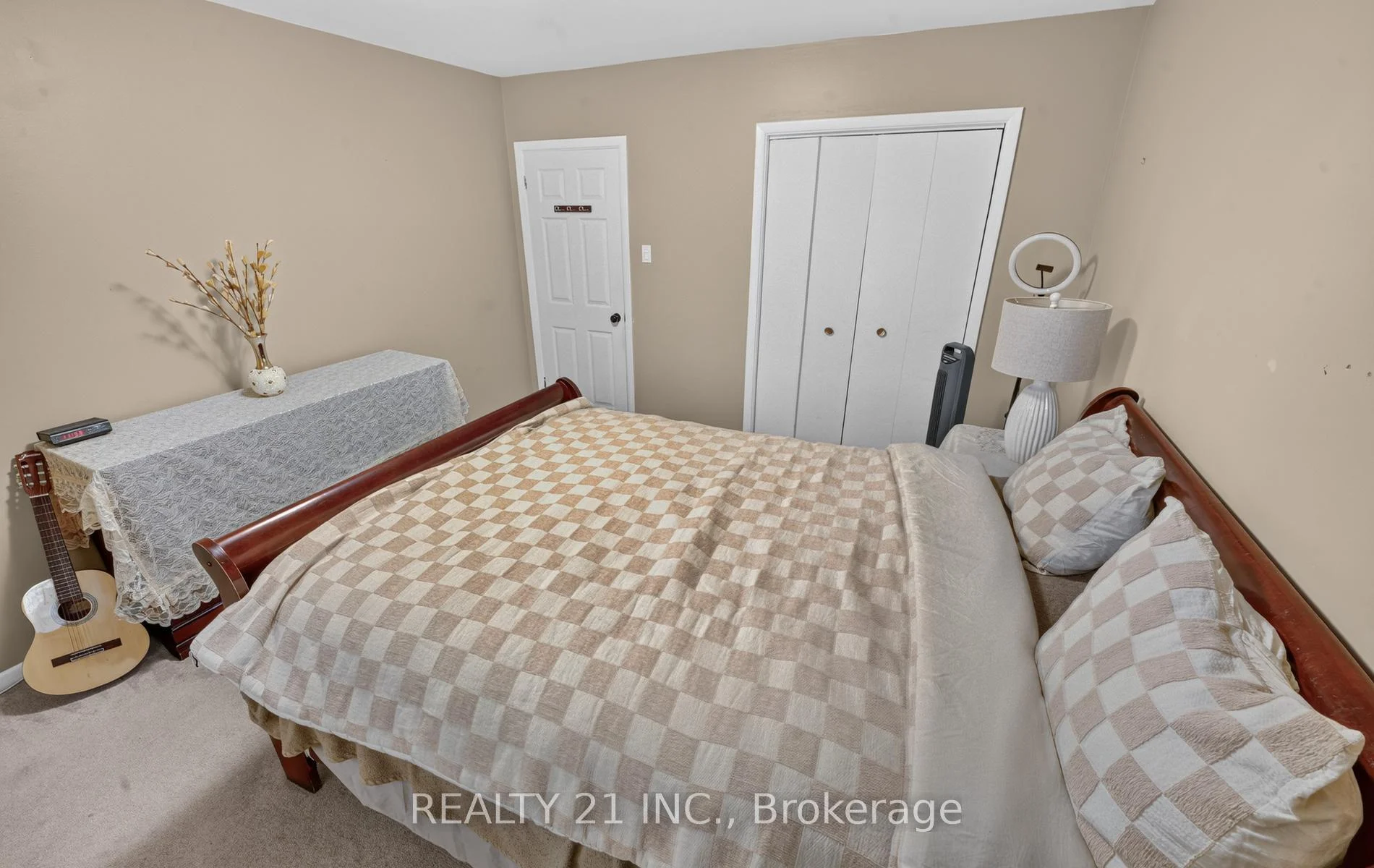 Photo 51 of 16 Baltray Crescent, North York, Parkwoods-Donalda — HOMEH