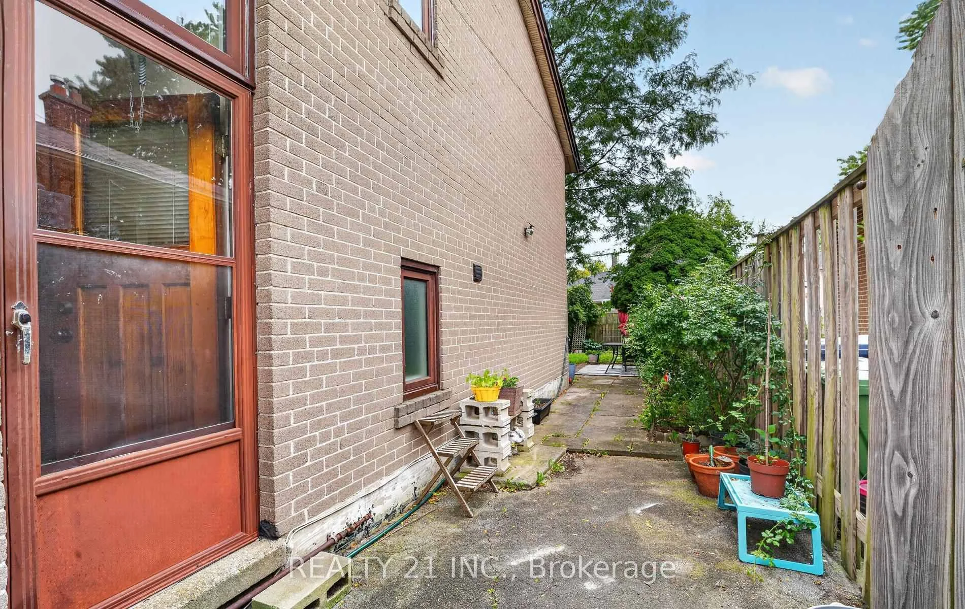Photo 53 of 16 Baltray Crescent, North York, Parkwoods-Donalda — HOMEH