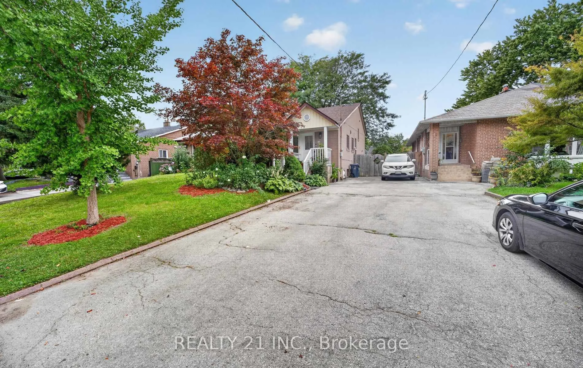 Photo 61 of 16 Baltray Crescent, North York, Parkwoods-Donalda — HOMEH
