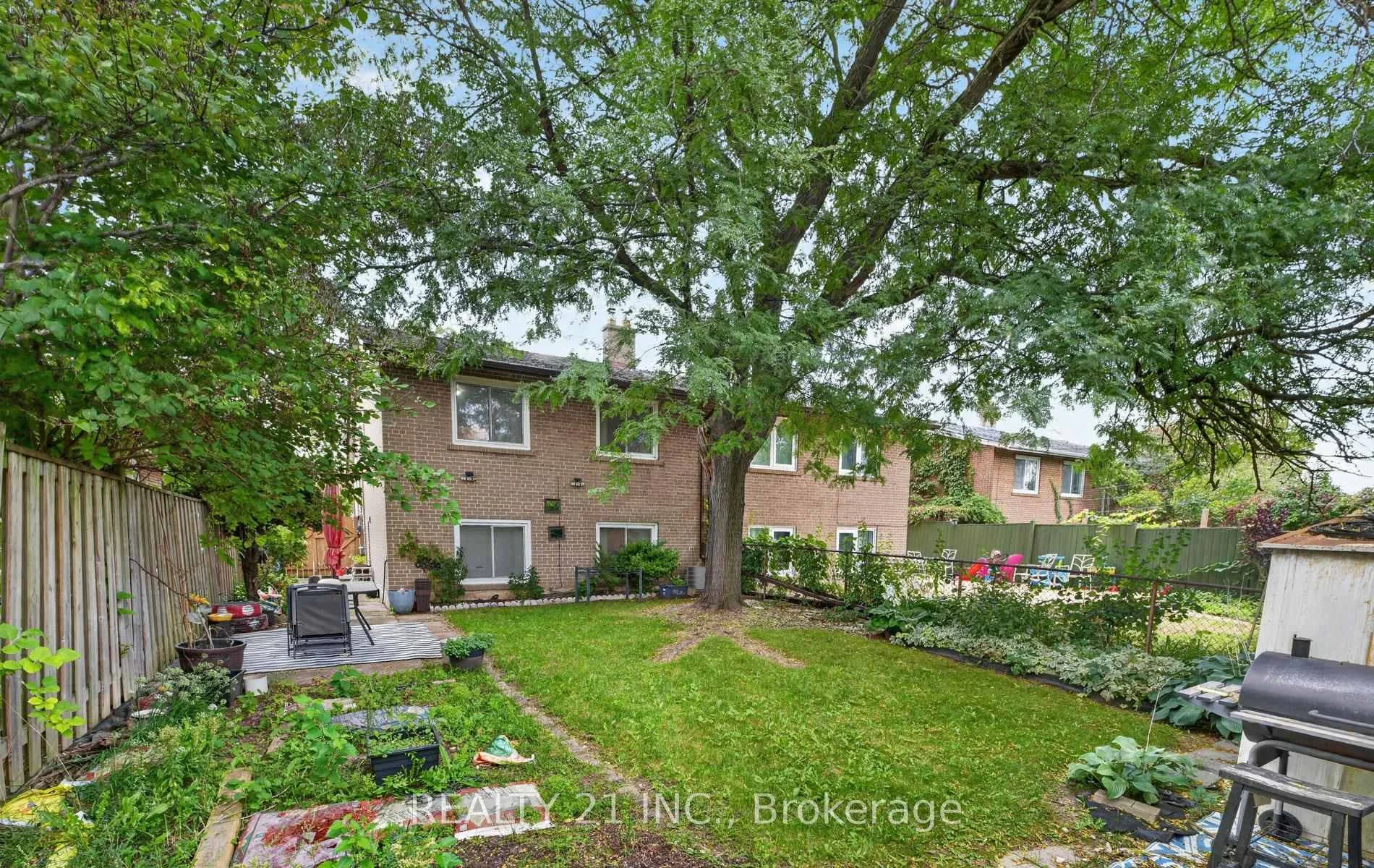 Photo 62 of 16 Baltray Crescent, North York, Parkwoods-Donalda — HOMEH
