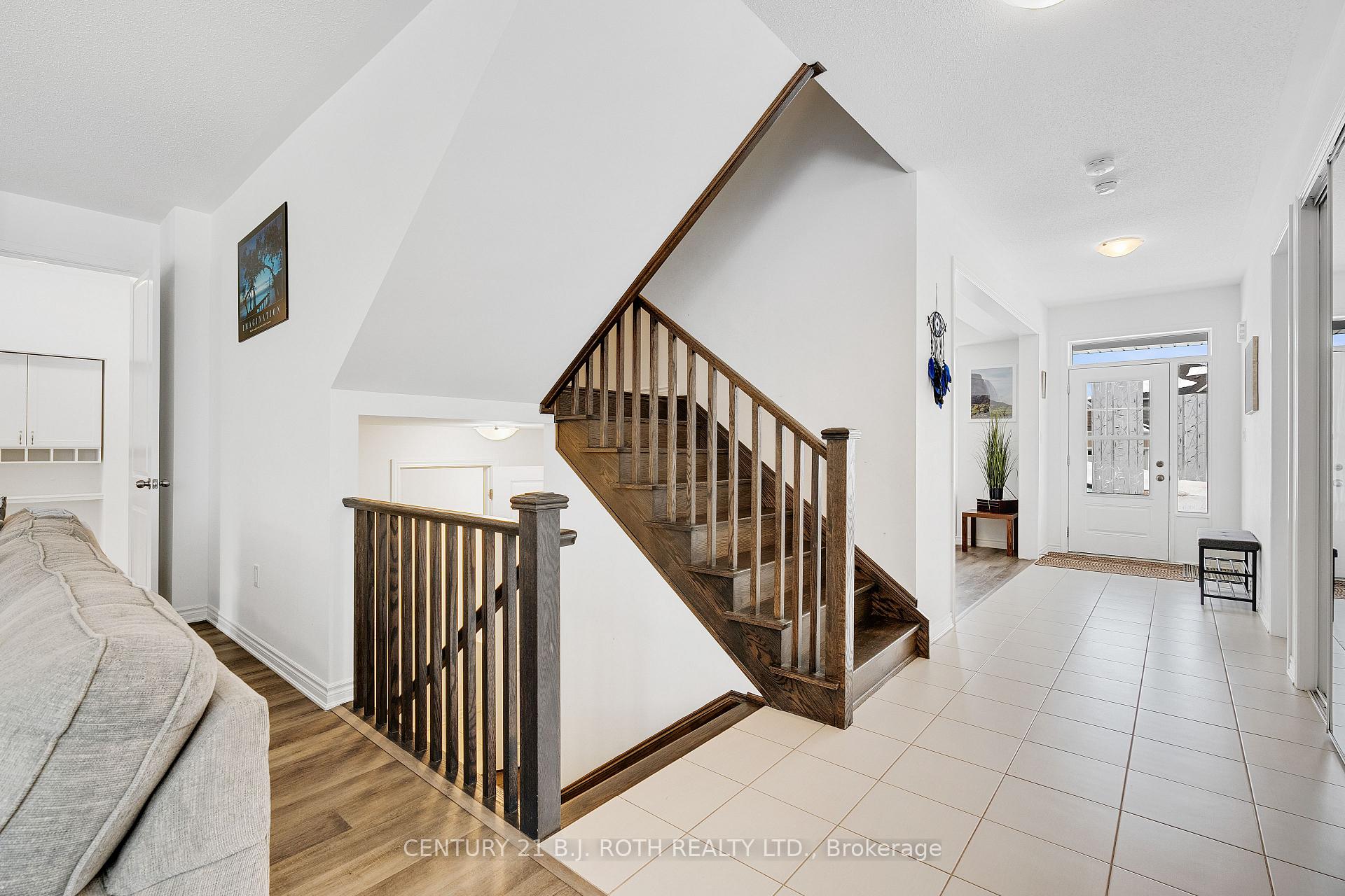 Photo 4 of 22 Dyer Crescent, Bracebridge, Macaulay — HOMEH