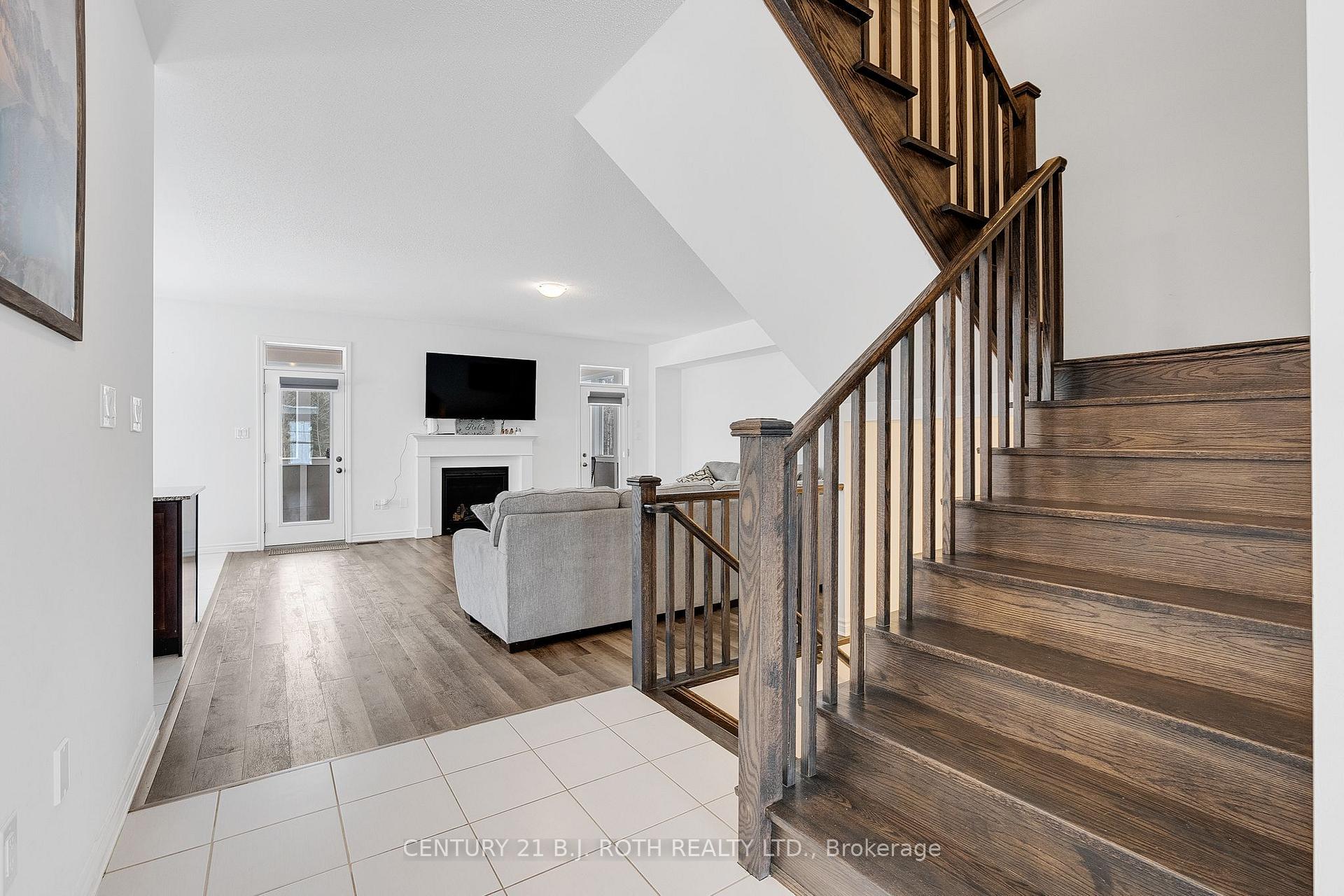 Photo 5 of 22 Dyer Crescent, Bracebridge, Macaulay — HOMEH