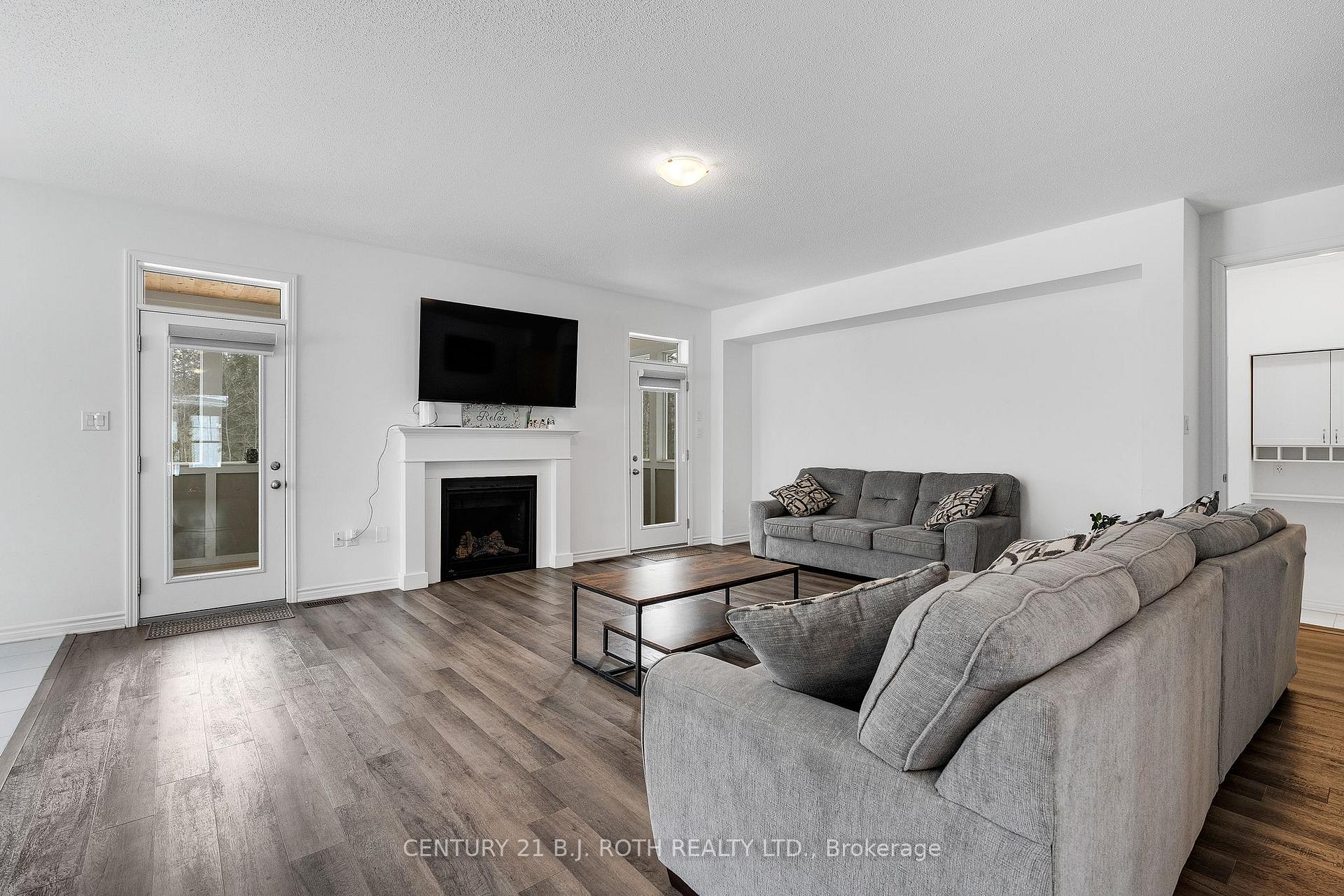 Photo 6 of 22 Dyer Crescent, Bracebridge, Macaulay — HOMEH