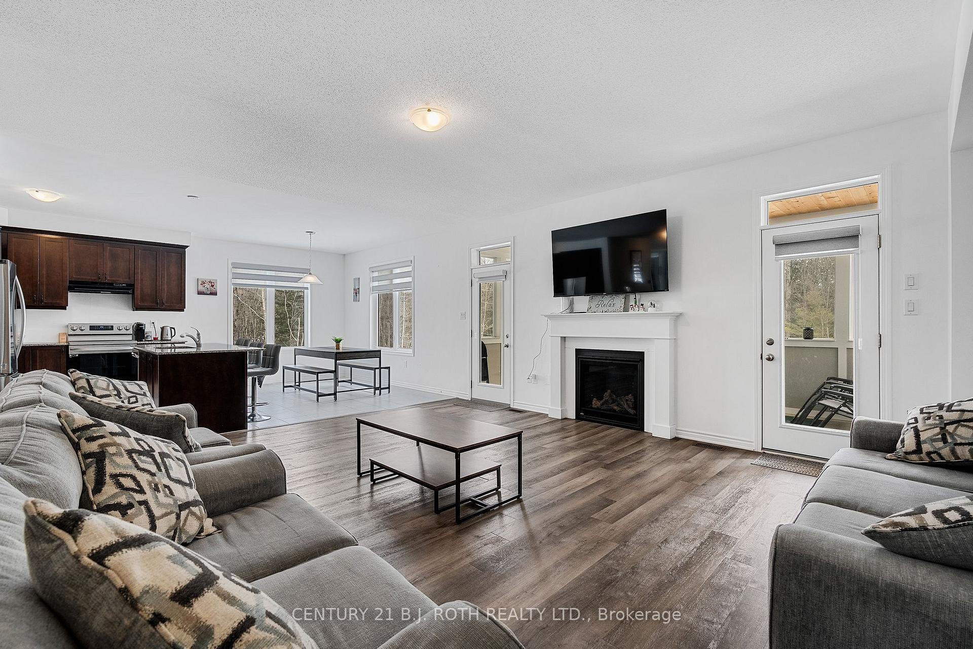 Photo 9 of 22 Dyer Crescent, Bracebridge, Macaulay — HOMEH