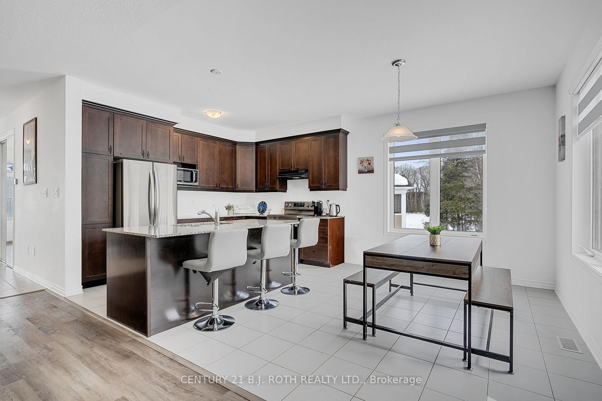 Photo 10 of 22 Dyer Crescent, Bracebridge, Macaulay — HOMEH