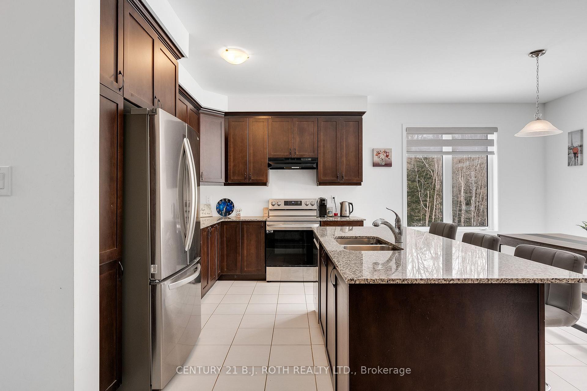 Photo 11 of 22 Dyer Crescent, Bracebridge, Macaulay — HOMEH