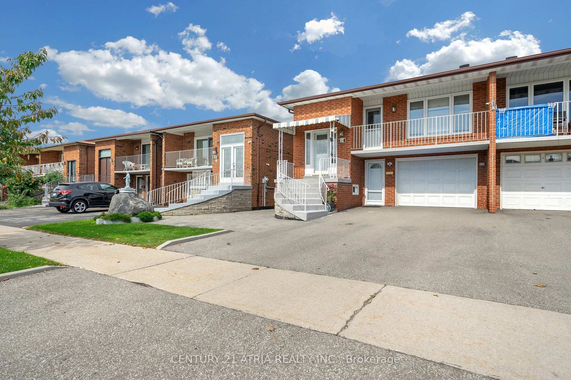 Photo 2 of 34 Sawmill Road, North York, Glenfield-Jane Heights — HOMEH