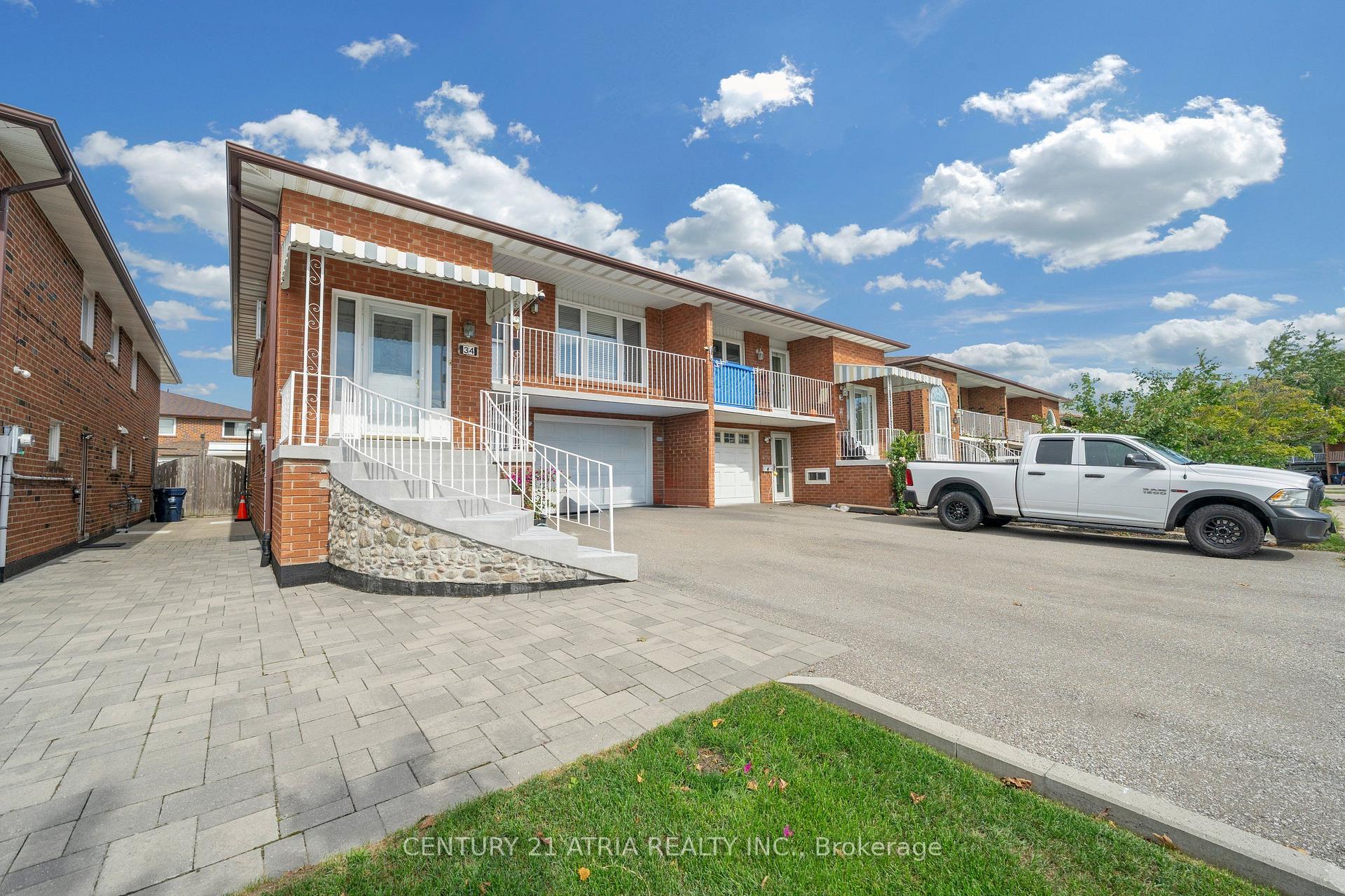 Photo 3 of 34 Sawmill Road, North York, Glenfield-Jane Heights — HOMEH