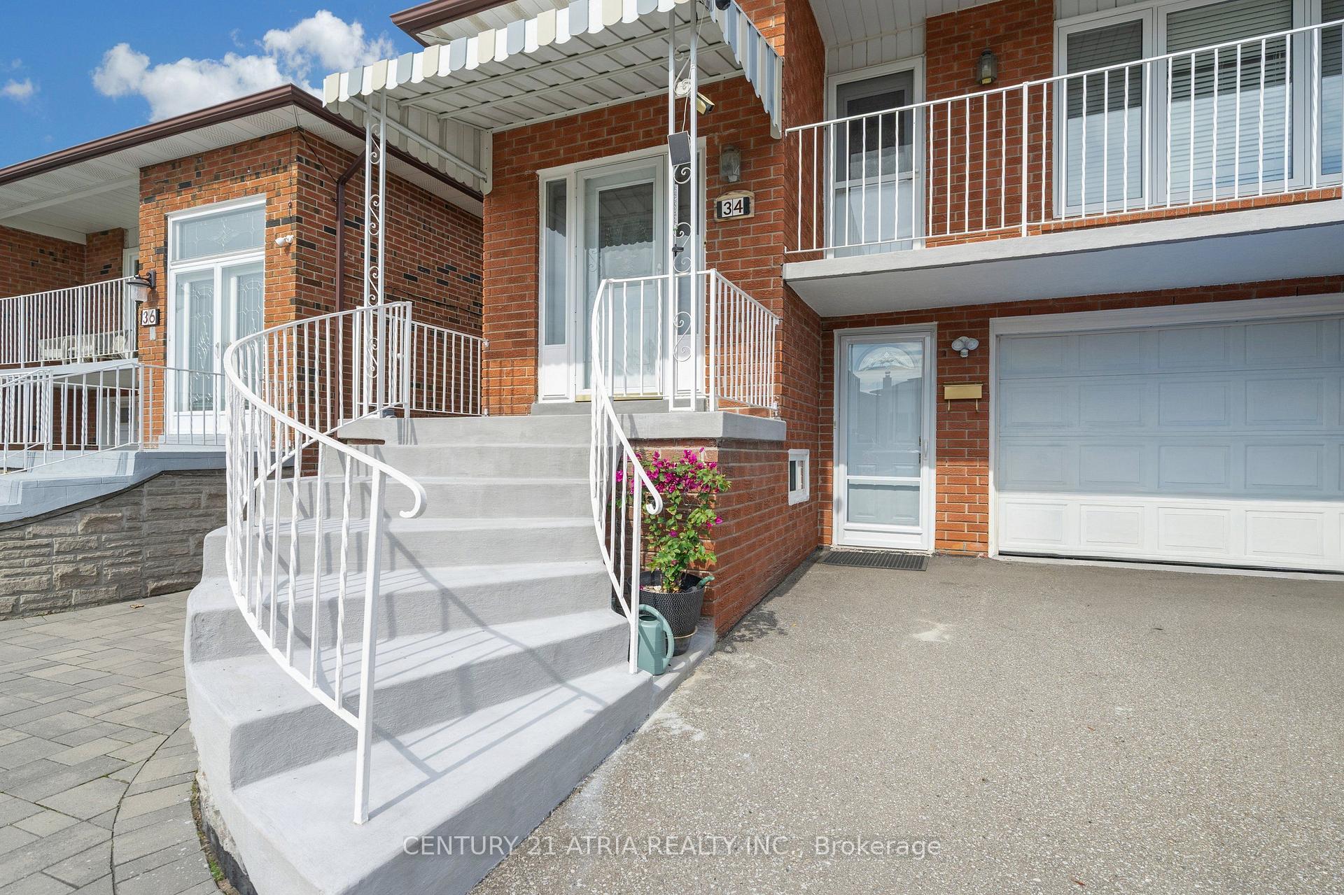 Photo 4 of 34 Sawmill Road, North York, Glenfield-Jane Heights — HOMEH