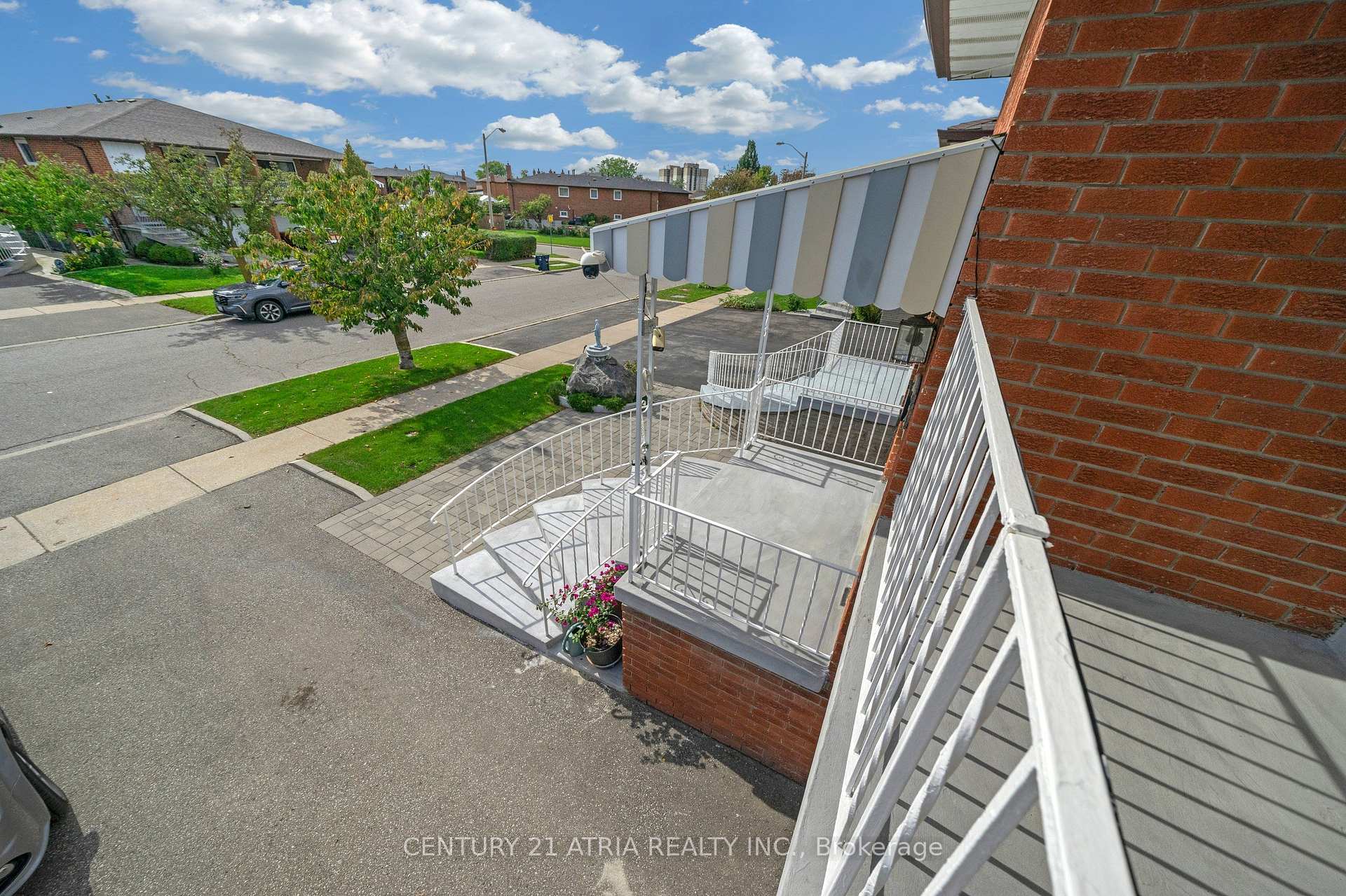 Photo 11 of 34 Sawmill Road, North York, Glenfield-Jane Heights — HOMEH