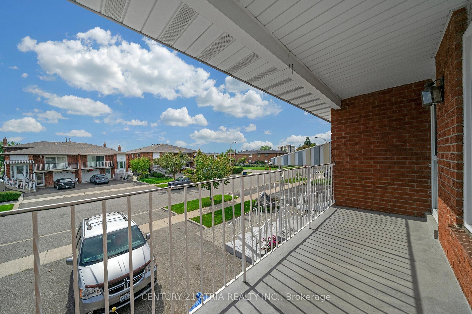 Photo 12 of 34 Sawmill Road, North York, Glenfield-Jane Heights — HOMEH