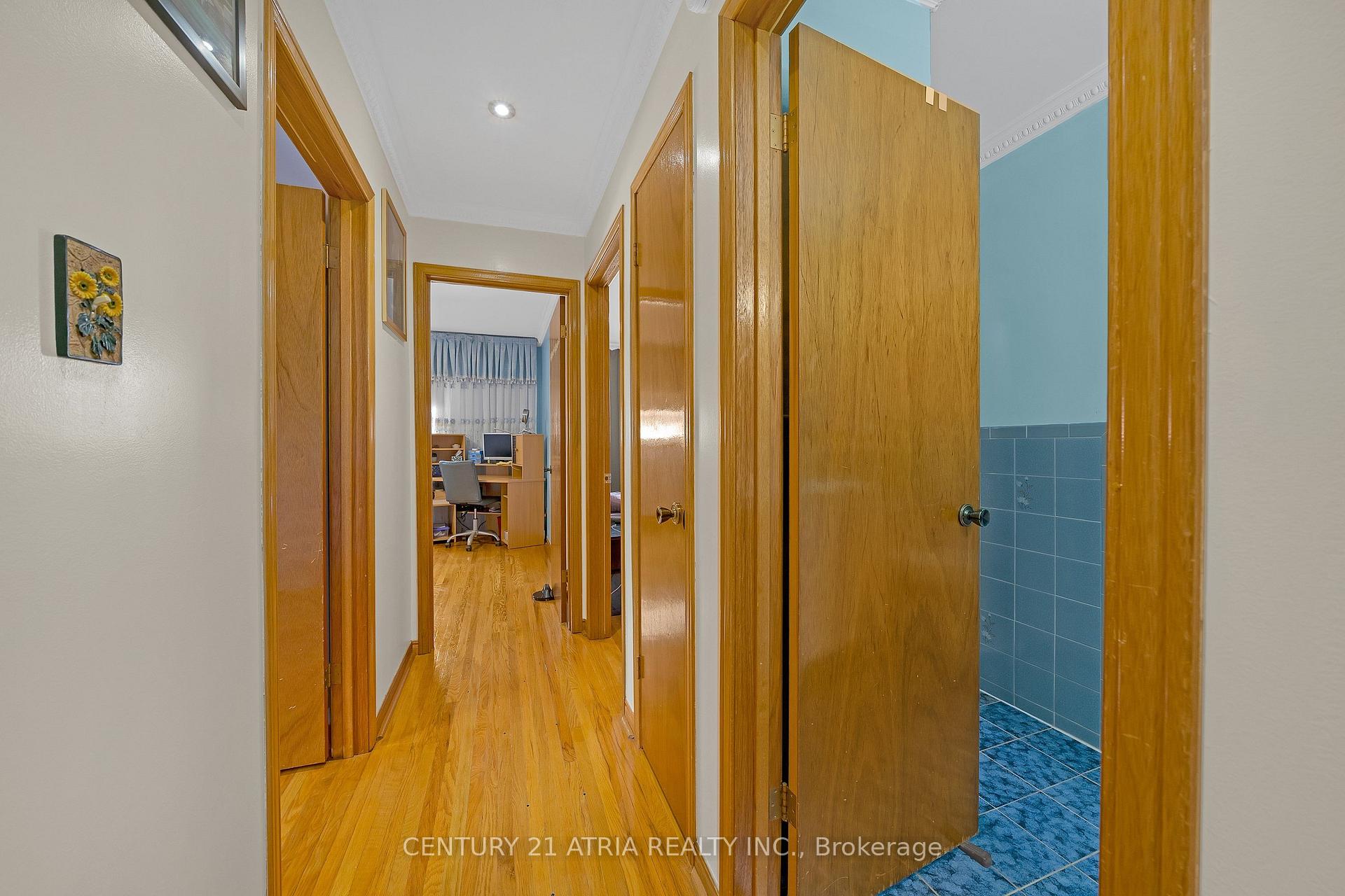 Photo 17 of 34 Sawmill Road, North York, Glenfield-Jane Heights — HOMEH