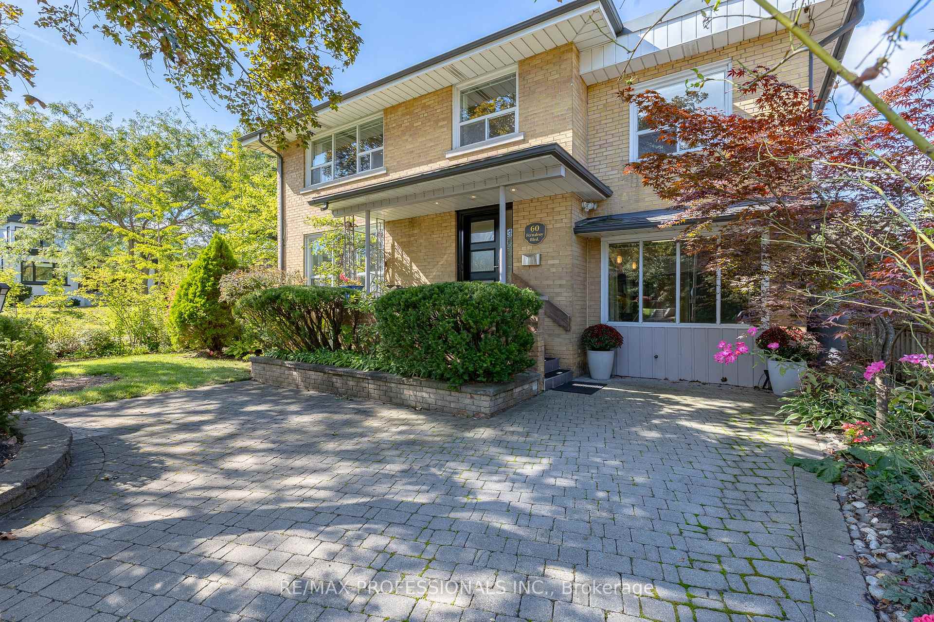 Photo 2 of 60 Fernalroy Boulevard, Etobicoke, Stonegate-Queensway — HOMEH