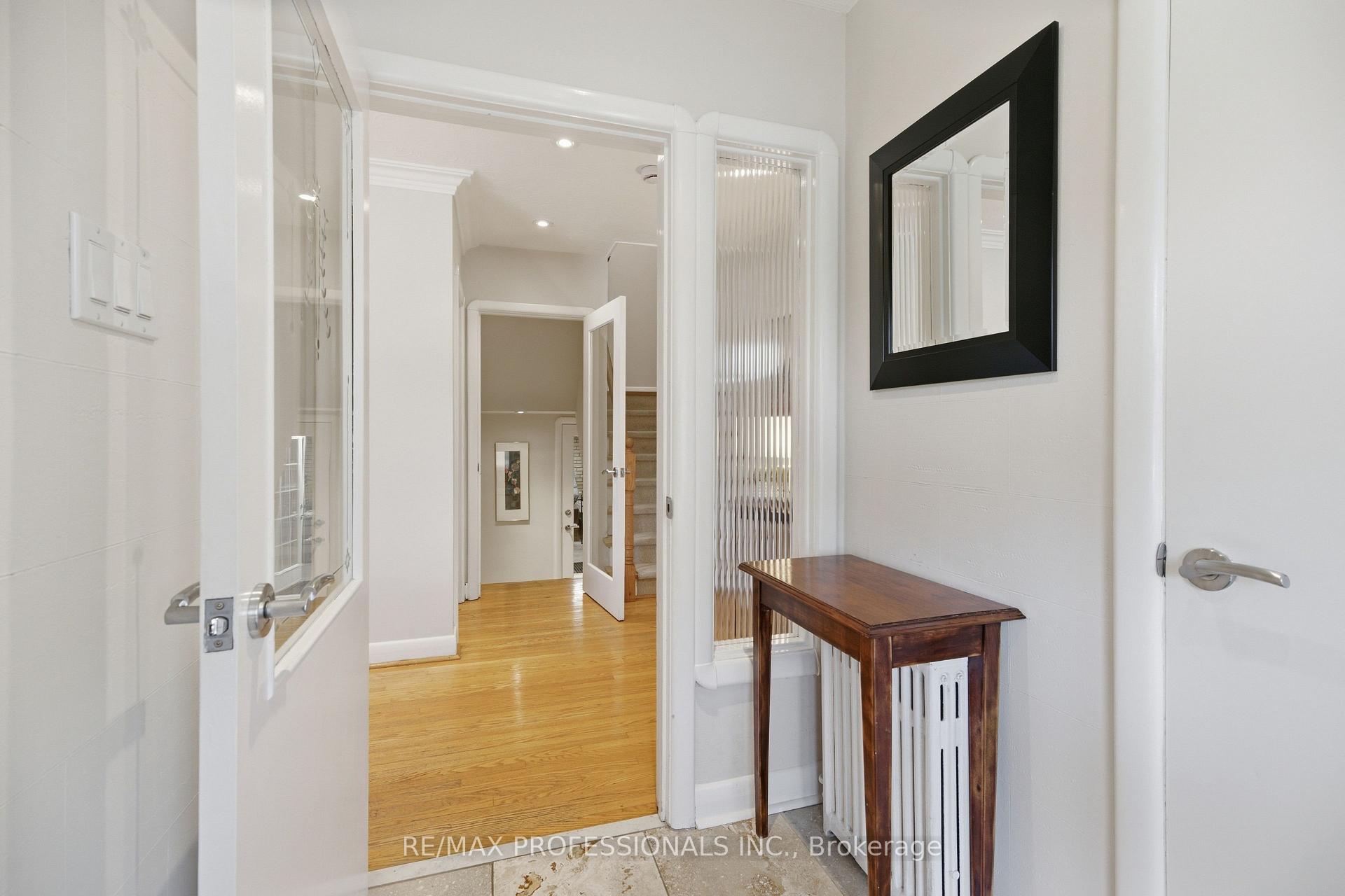 Photo 4 of 60 Fernalroy Boulevard, Etobicoke, Stonegate-Queensway — HOMEH