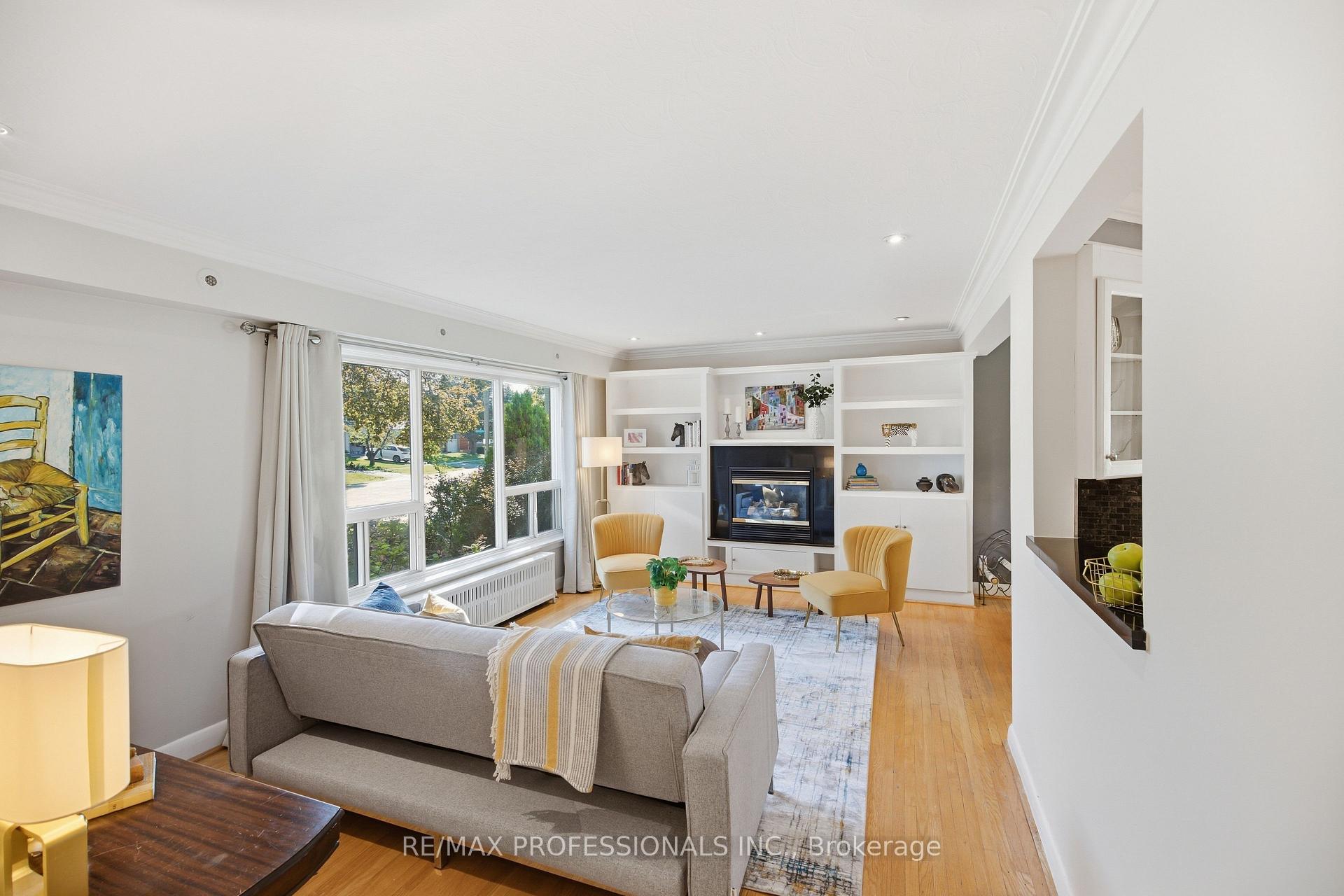 Photo 5 of 60 Fernalroy Boulevard, Etobicoke, Stonegate-Queensway — HOMEH