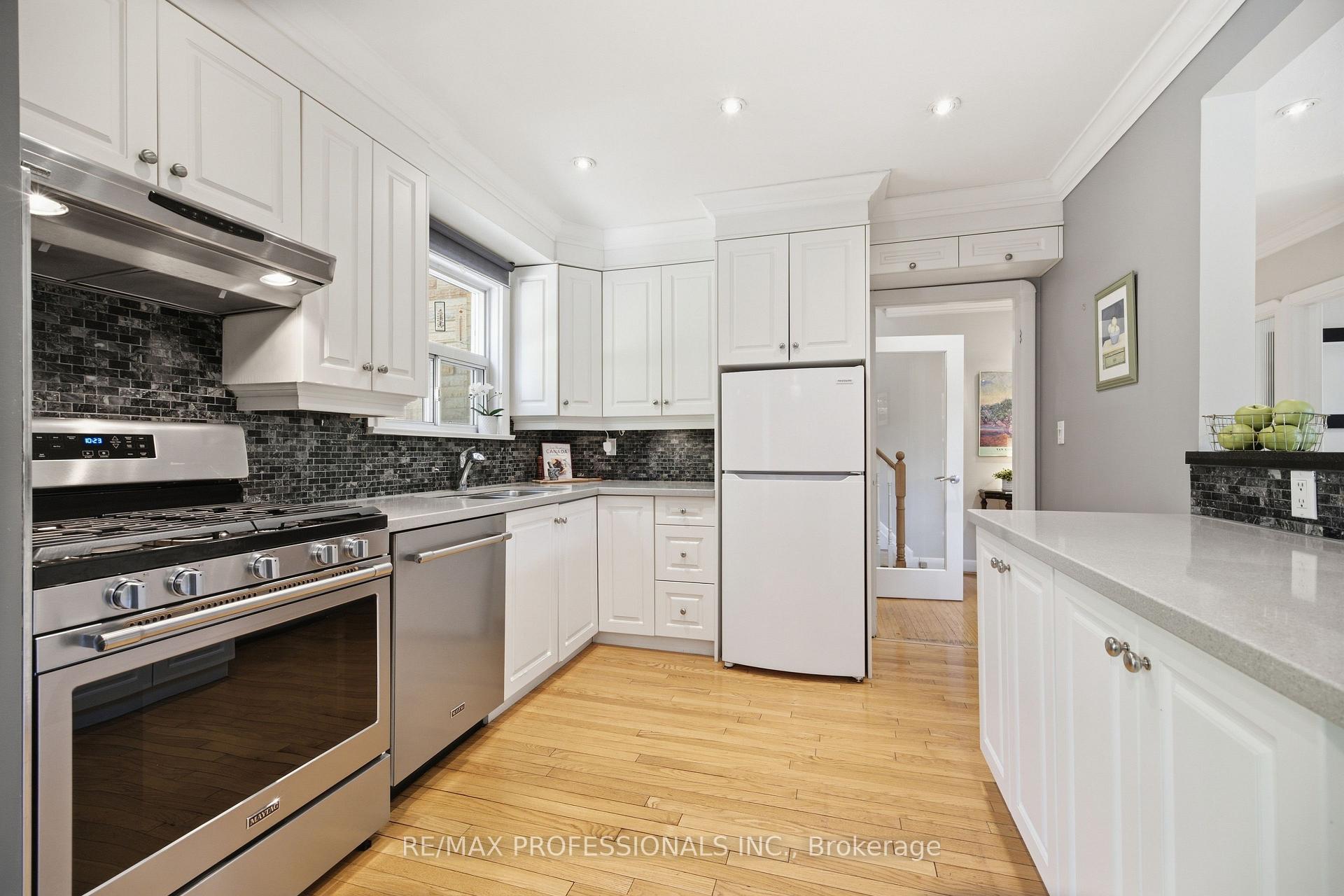 Photo 10 of 60 Fernalroy Boulevard, Etobicoke, Stonegate-Queensway — HOMEH