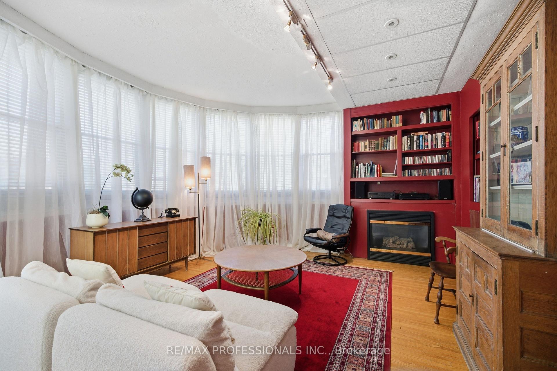 Photo 15 of 60 Fernalroy Boulevard, Etobicoke, Stonegate-Queensway — HOMEH