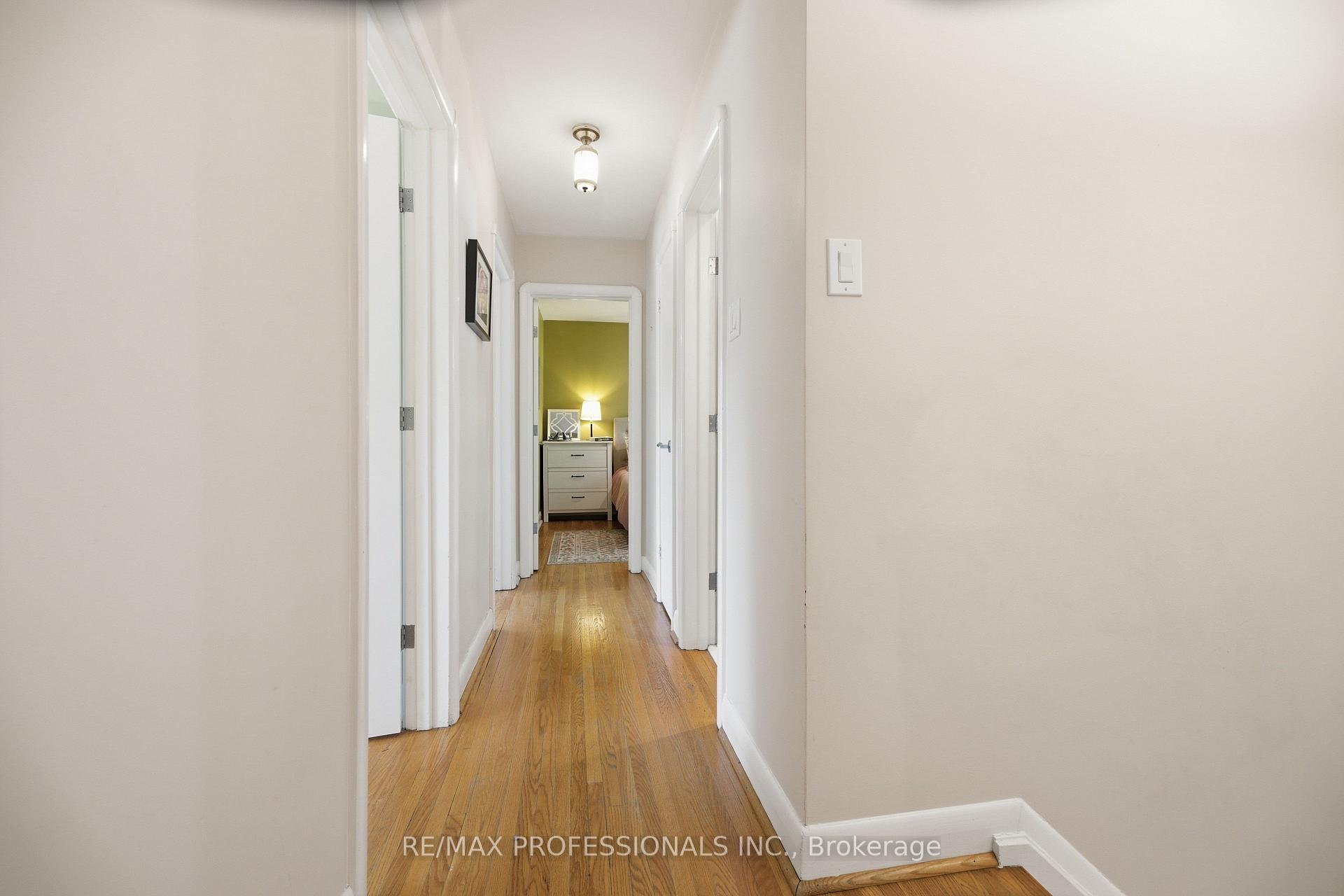 Photo 18 of 60 Fernalroy Boulevard, Etobicoke, Stonegate-Queensway — HOMEH