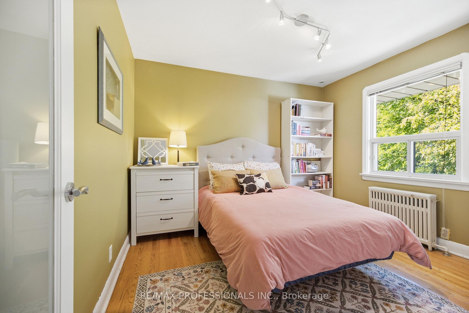 Photo 22 of 60 Fernalroy Boulevard, Etobicoke, Stonegate-Queensway — HOMEH