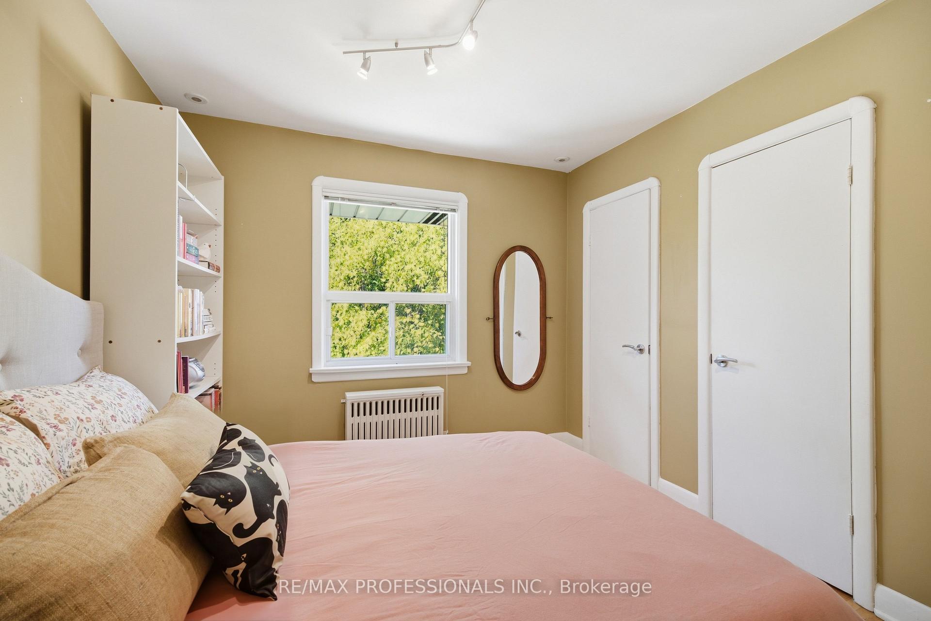Photo 23 of 60 Fernalroy Boulevard, Etobicoke, Stonegate-Queensway — HOMEH