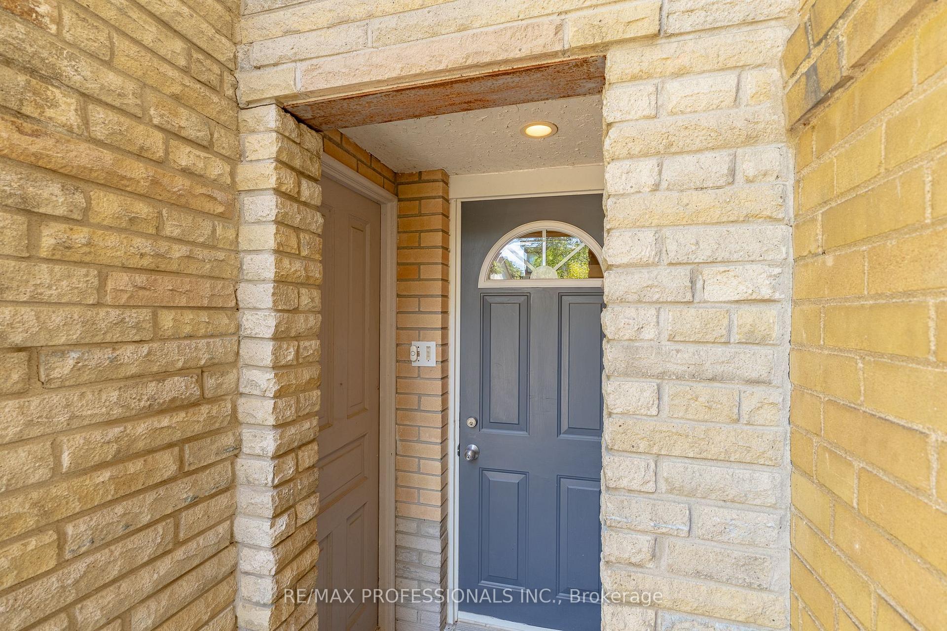 Photo 28 of 60 Fernalroy Boulevard, Etobicoke, Stonegate-Queensway — HOMEH
