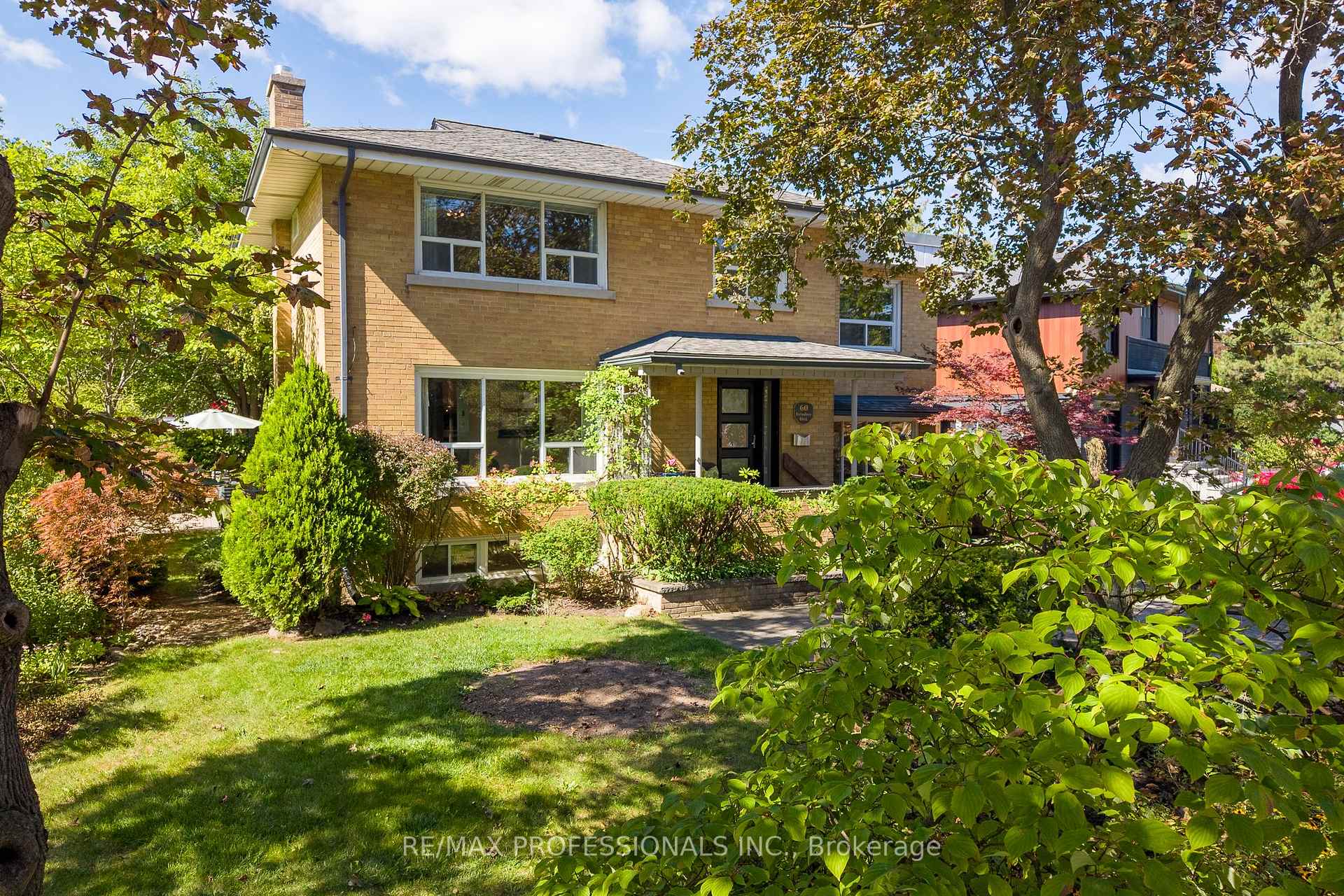 Photo 1 of 60 Fernalroy Boulevard, Etobicoke, Stonegate-Queensway — HOMEH
