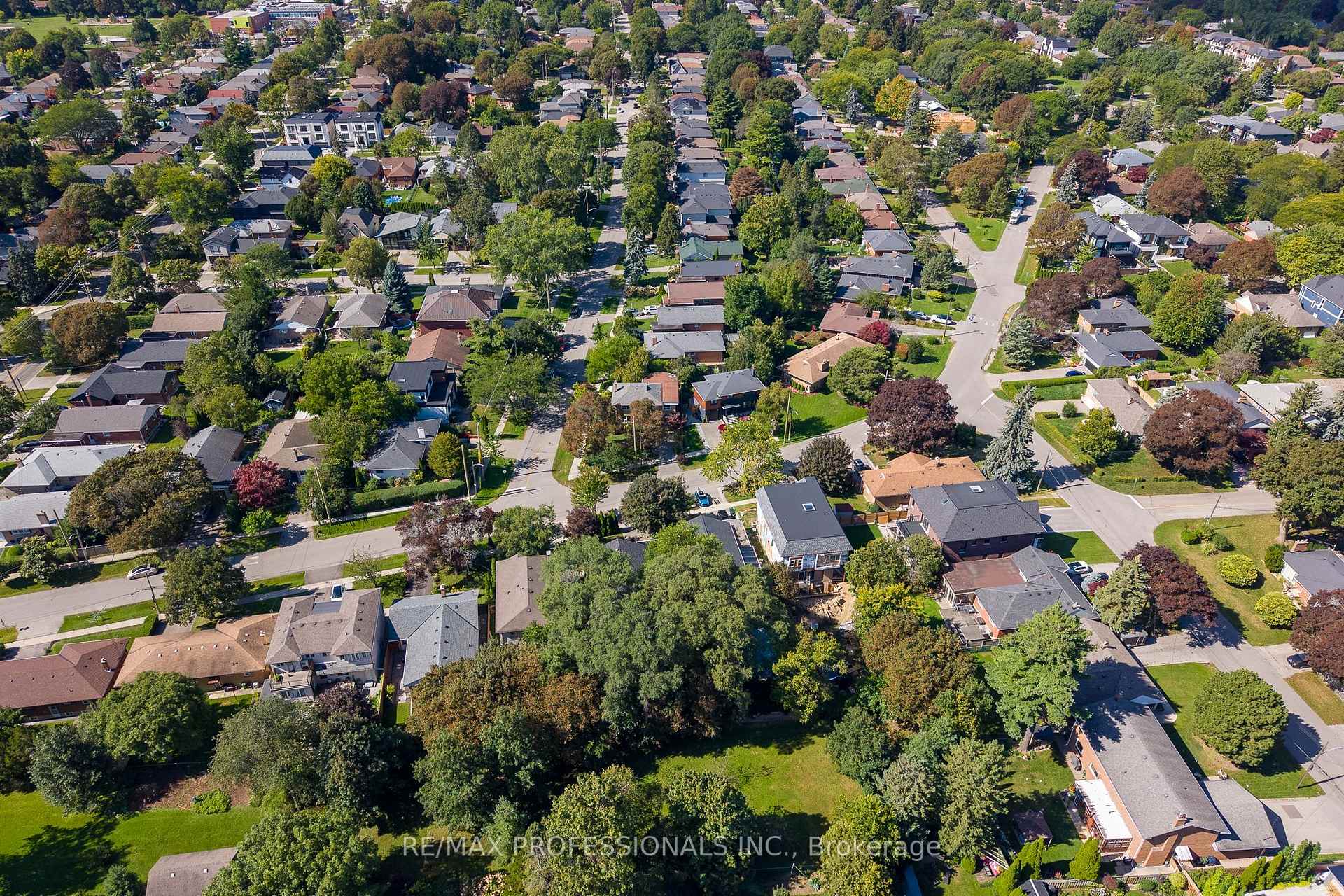 Photo 52 of 60 Fernalroy Boulevard, Etobicoke, Stonegate-Queensway — HOMEH