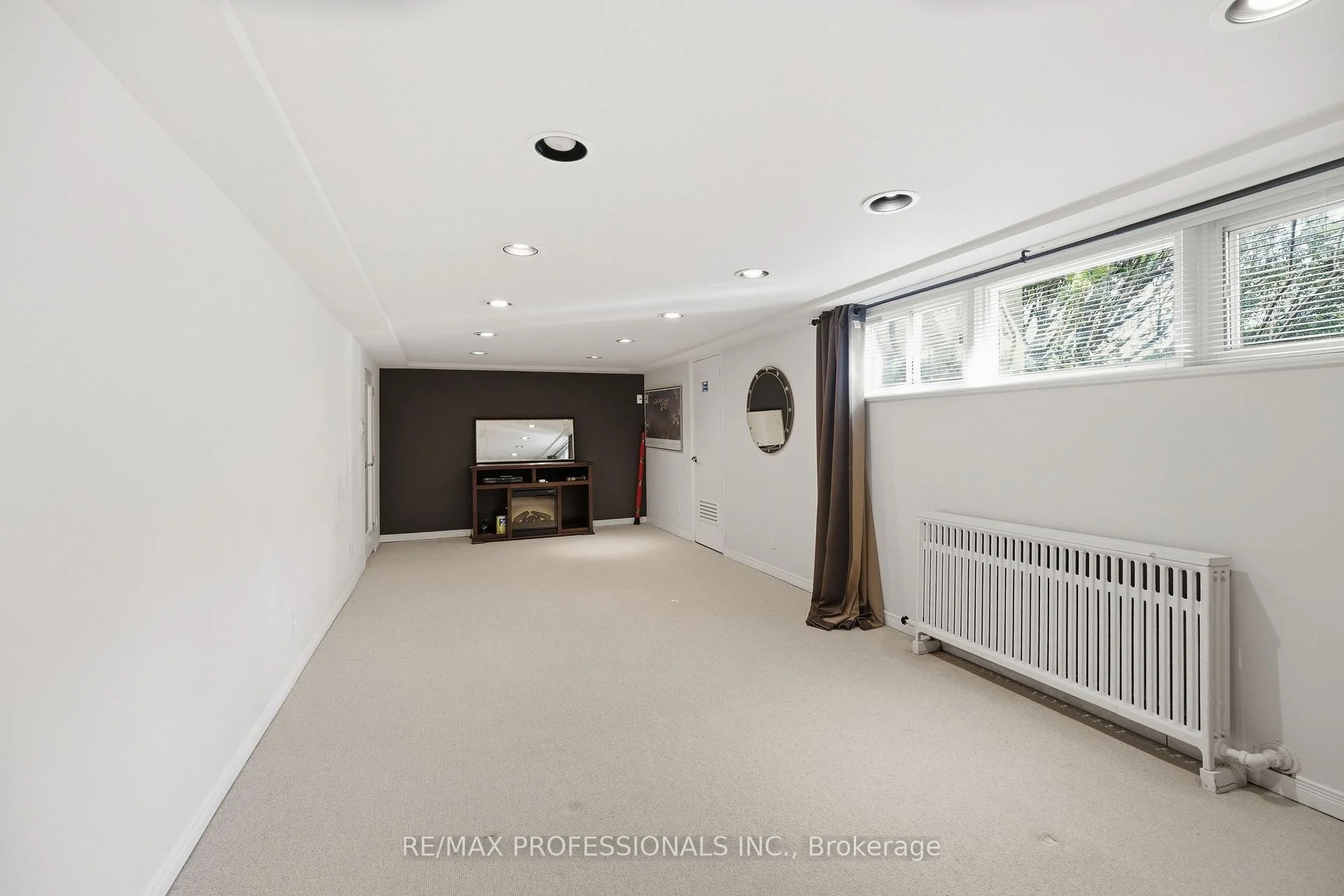 Photo 38 of 60 Fernalroy Boulevard, Etobicoke, Stonegate-Queensway — HOMEH