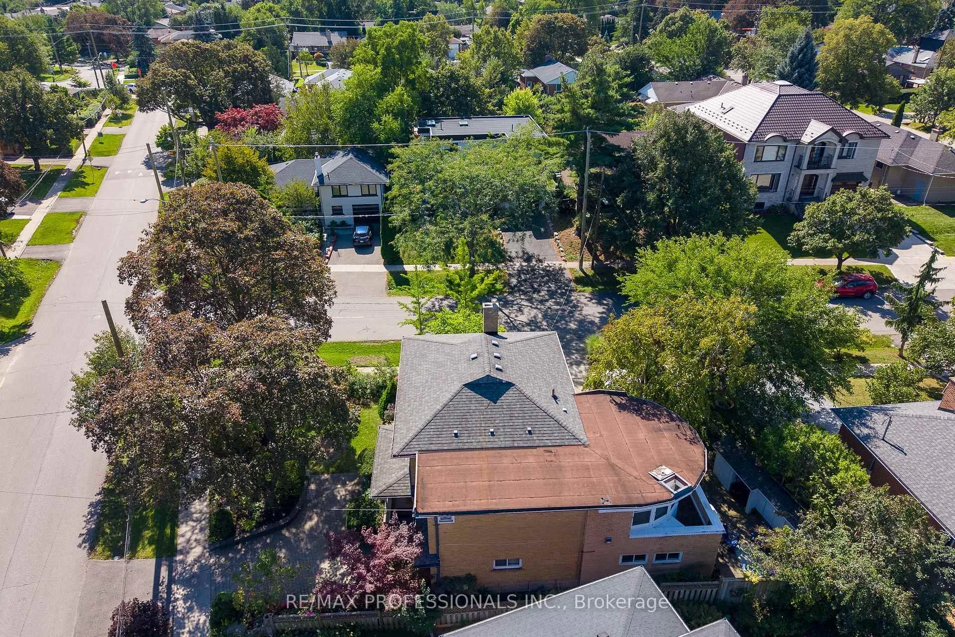 Photo 41 of 60 Fernalroy Boulevard, Etobicoke, Stonegate-Queensway — HOMEH