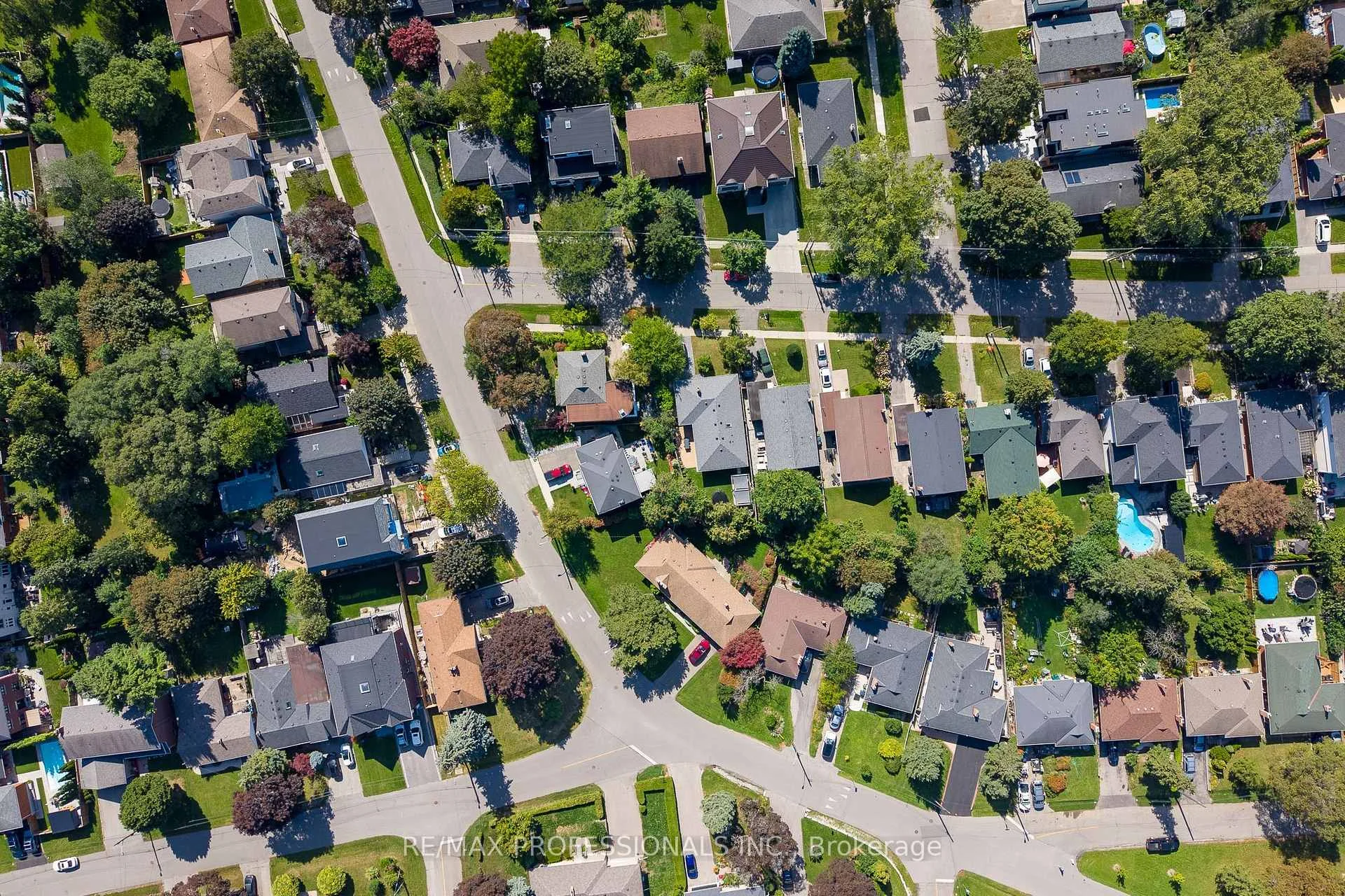 Photo 51 of 60 Fernalroy Boulevard, Etobicoke, Stonegate-Queensway — HOMEH