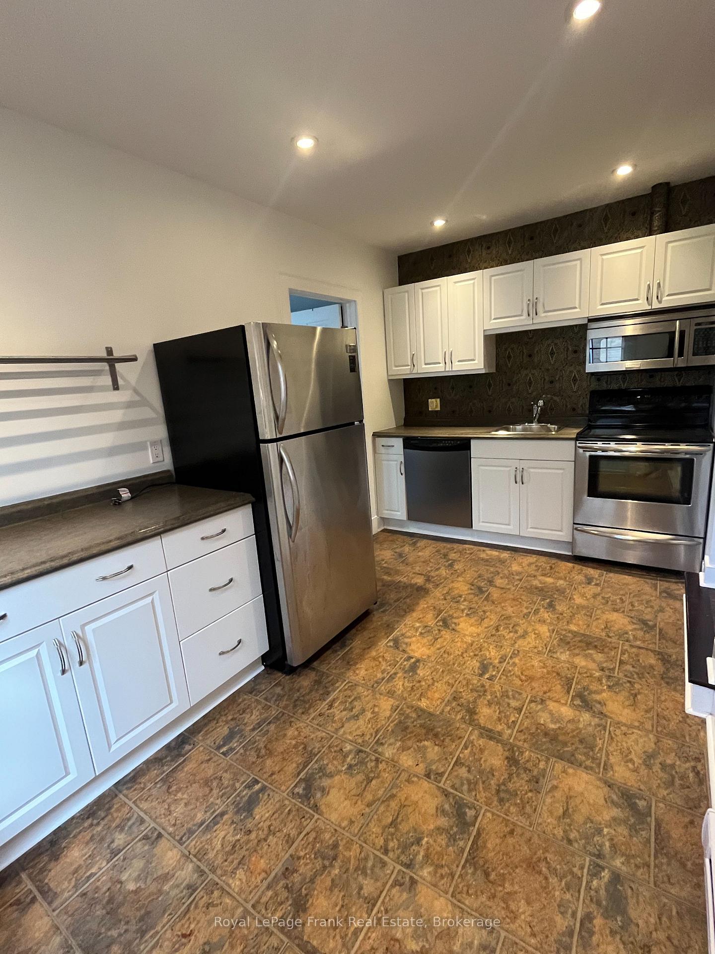 Photo 12 of 210 Mcdonnel Street, Peterborough, Town Ward 3 — HOMEH