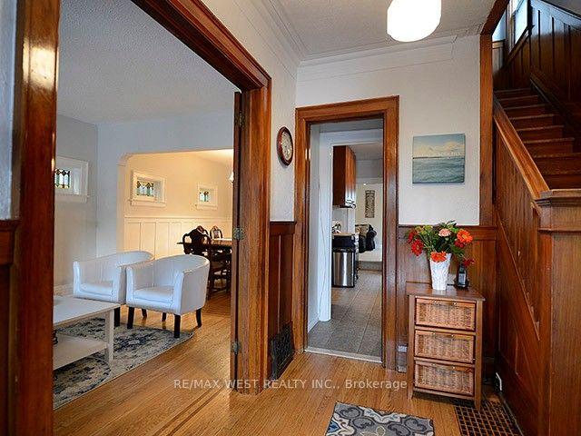 Photo 2 of 811 Coxwell Avenue, Toronto, Danforth Village-East York — HOMEH